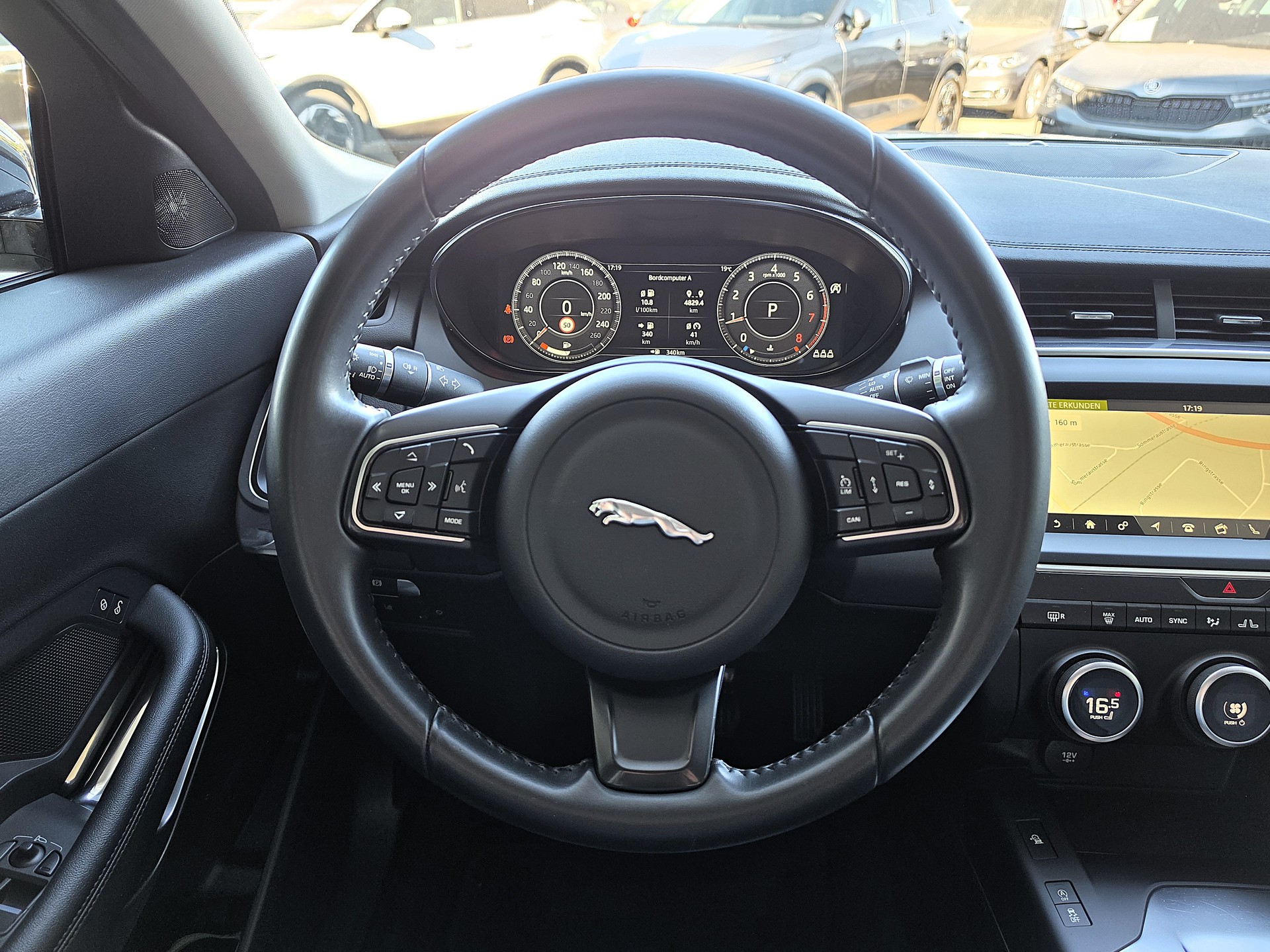 JAGUAR E-Pace 2.0 T 200 S AWD-image-11