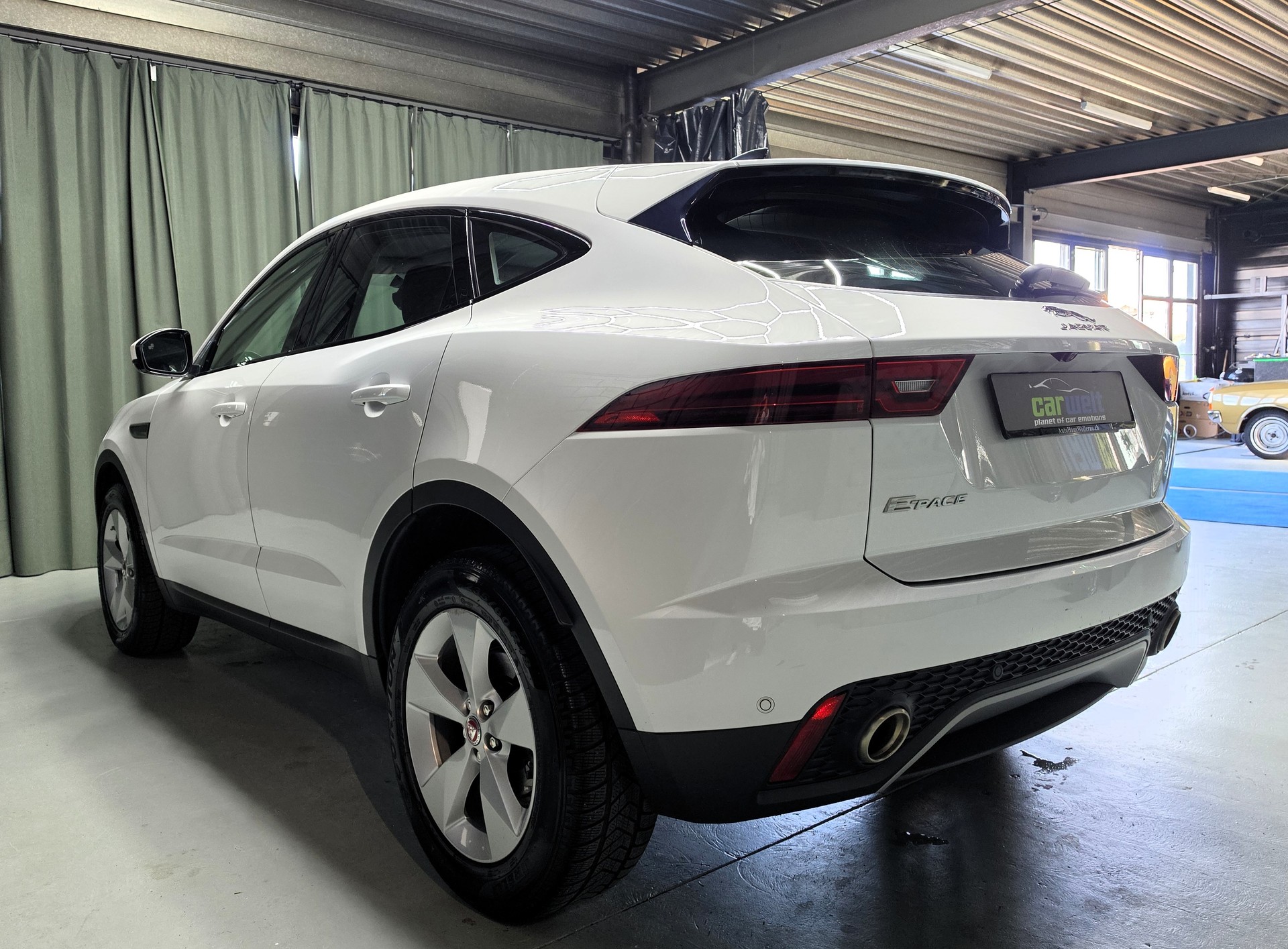 JAGUAR E-Pace 2.0 T 200 S AWD-image-8