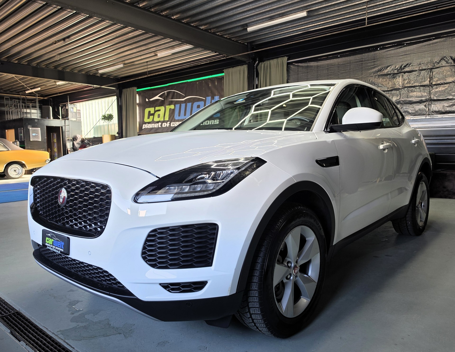 JAGUAR E-Pace 2.0 T 200 S AWD-image-7