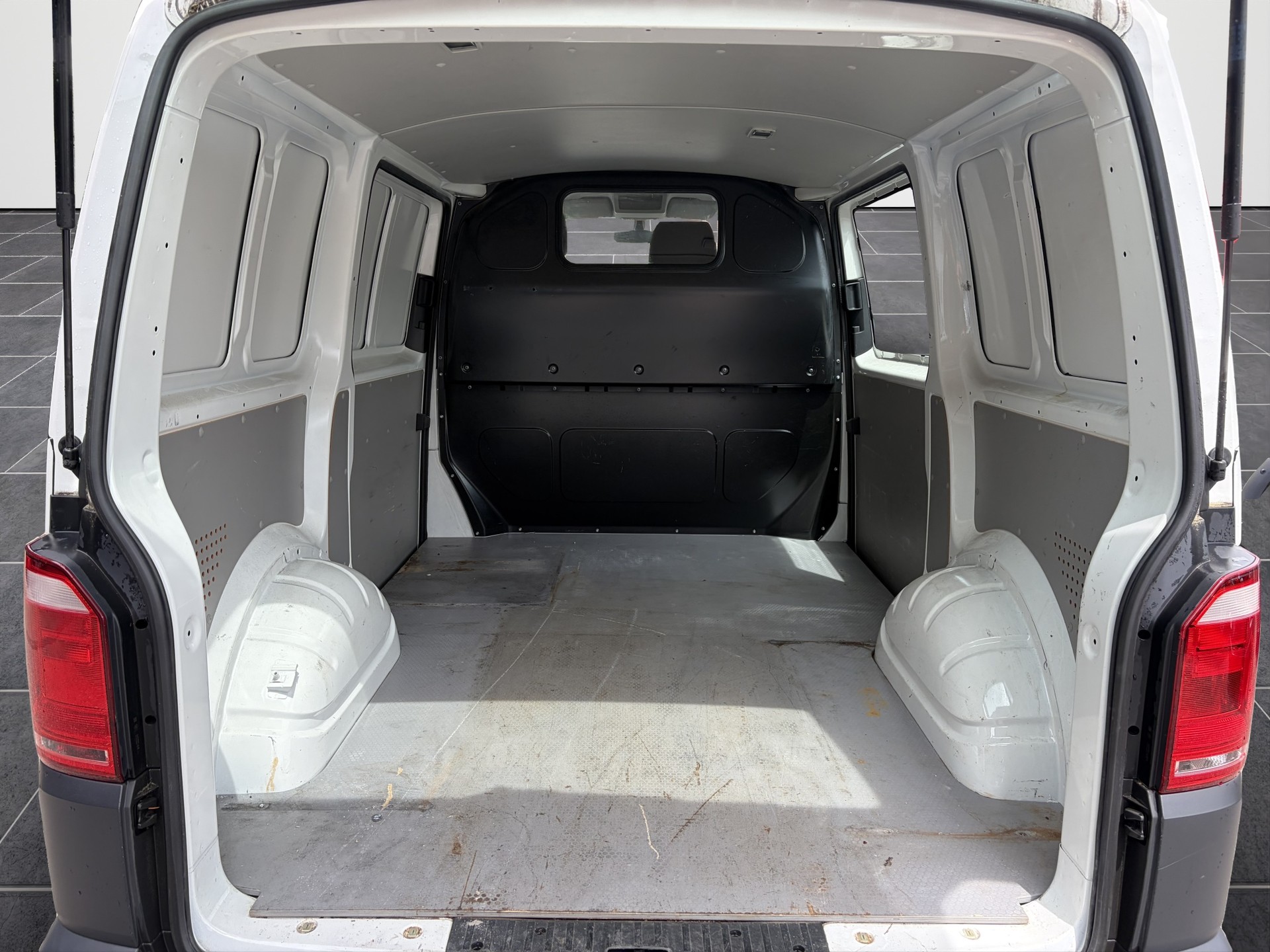VW T6 2.0 TDI DSG-image-15