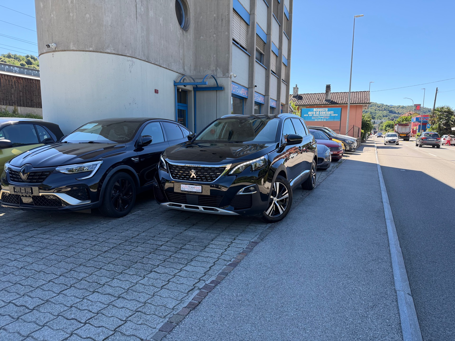 PEUGEOT 5008 1.2 Pure Tech Allure-image-0