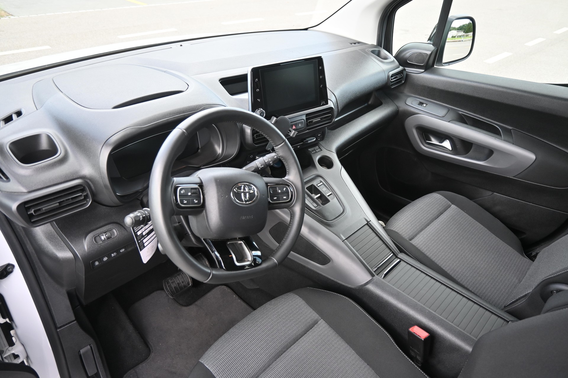 TOYOTA 50KWh Trend-image-2