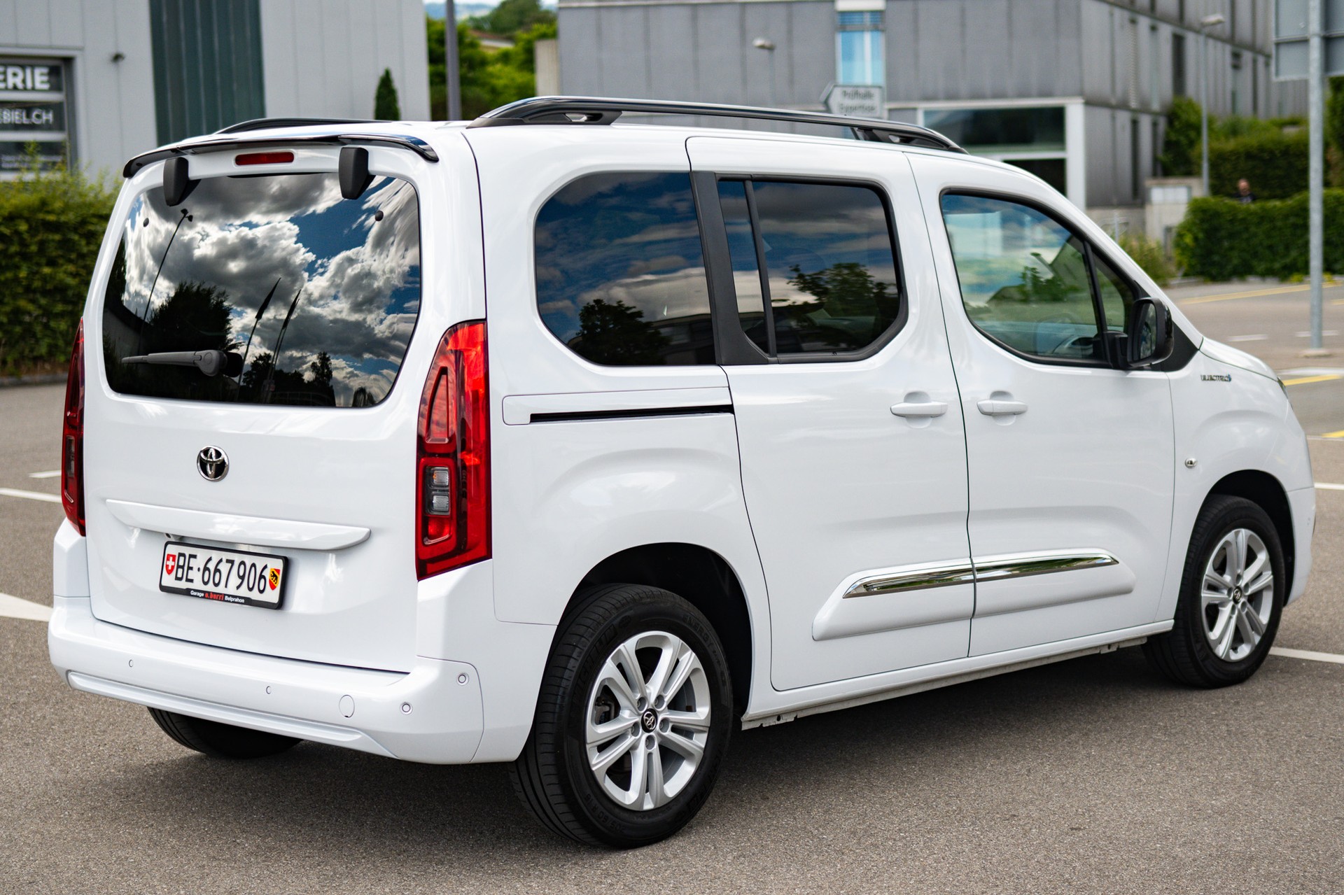 TOYOTA 50KWh Trend-image-3