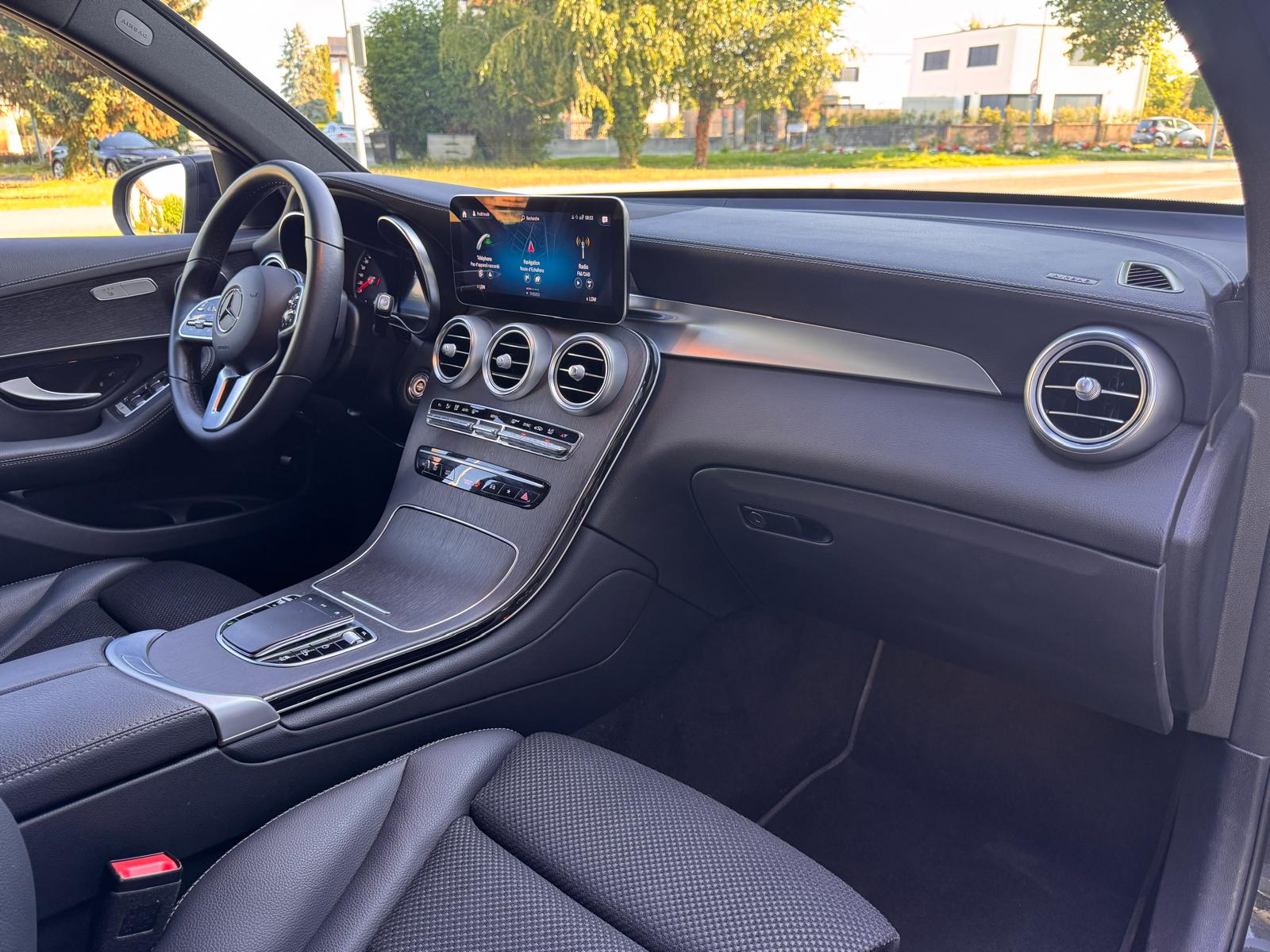MERCEDES-BENZ GLC 200 4Matic 9G-Tronic-image-4