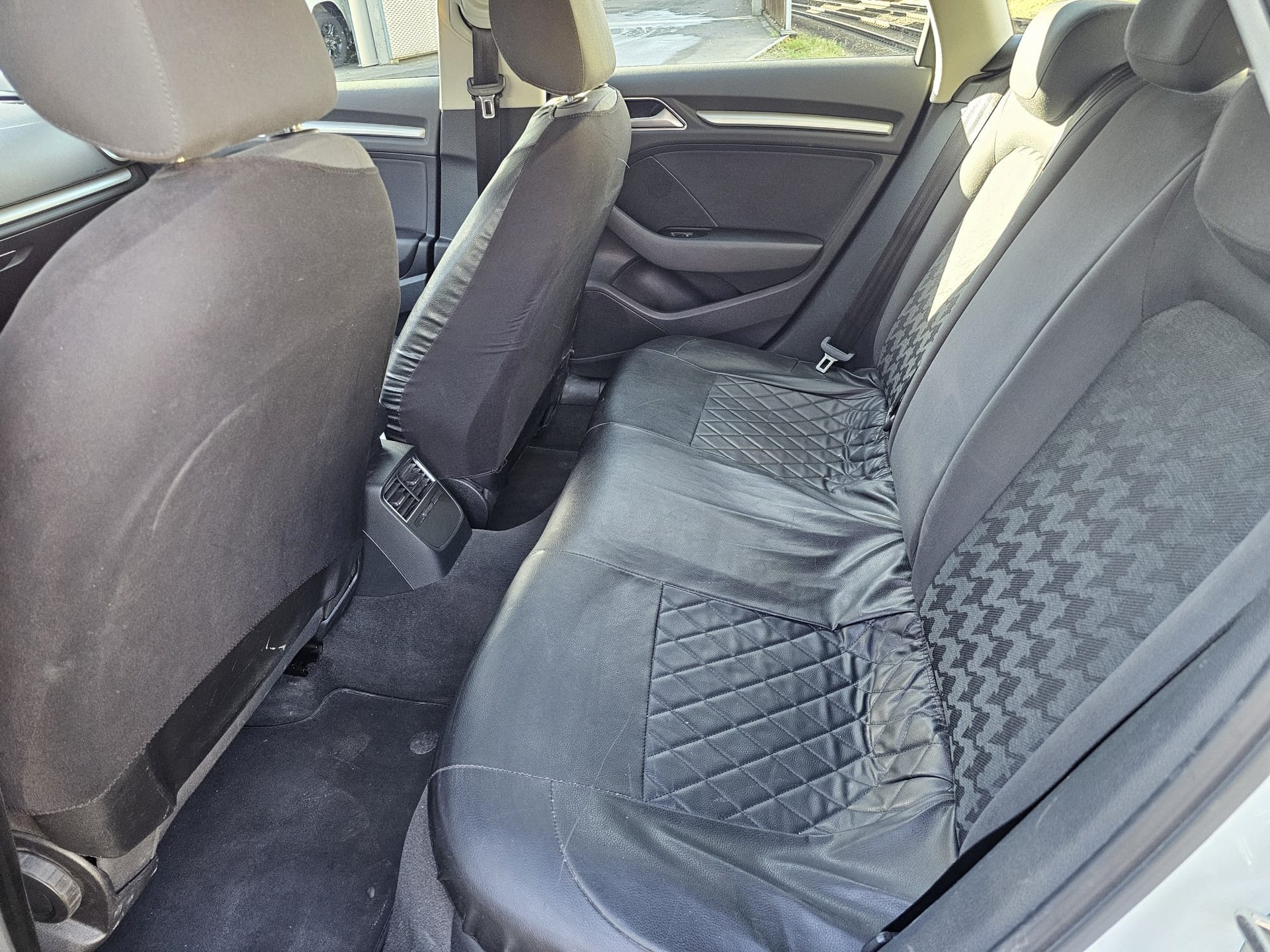 AUDI A3 Sportback 1.6 TDI Attraction S-tronic-image-8