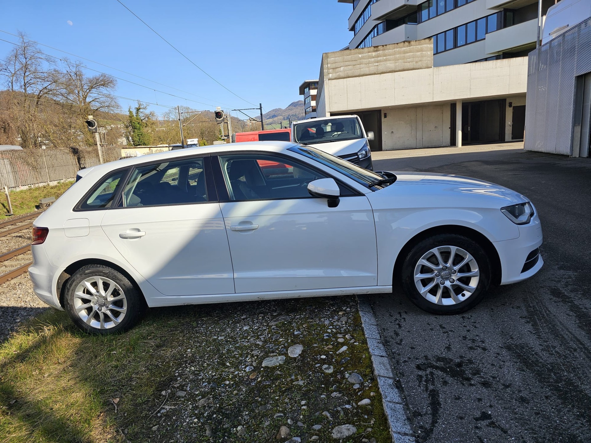 AUDI A3 Sportback 1.6 TDI Attraction S-tronic-image-4