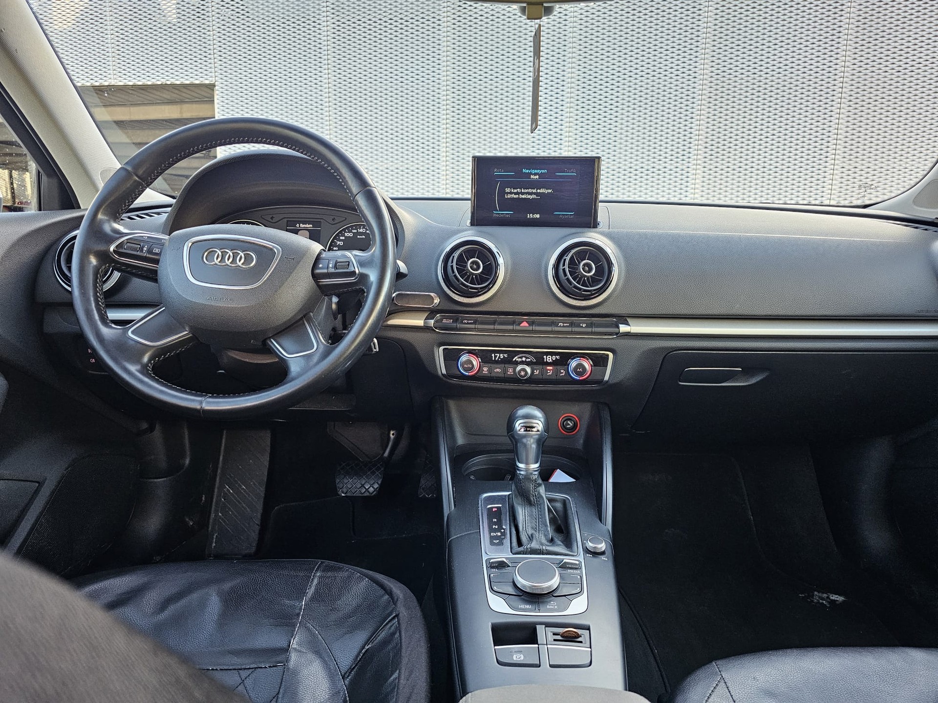 AUDI A3 Sportback 1.6 TDI Attraction S-tronic-image-9