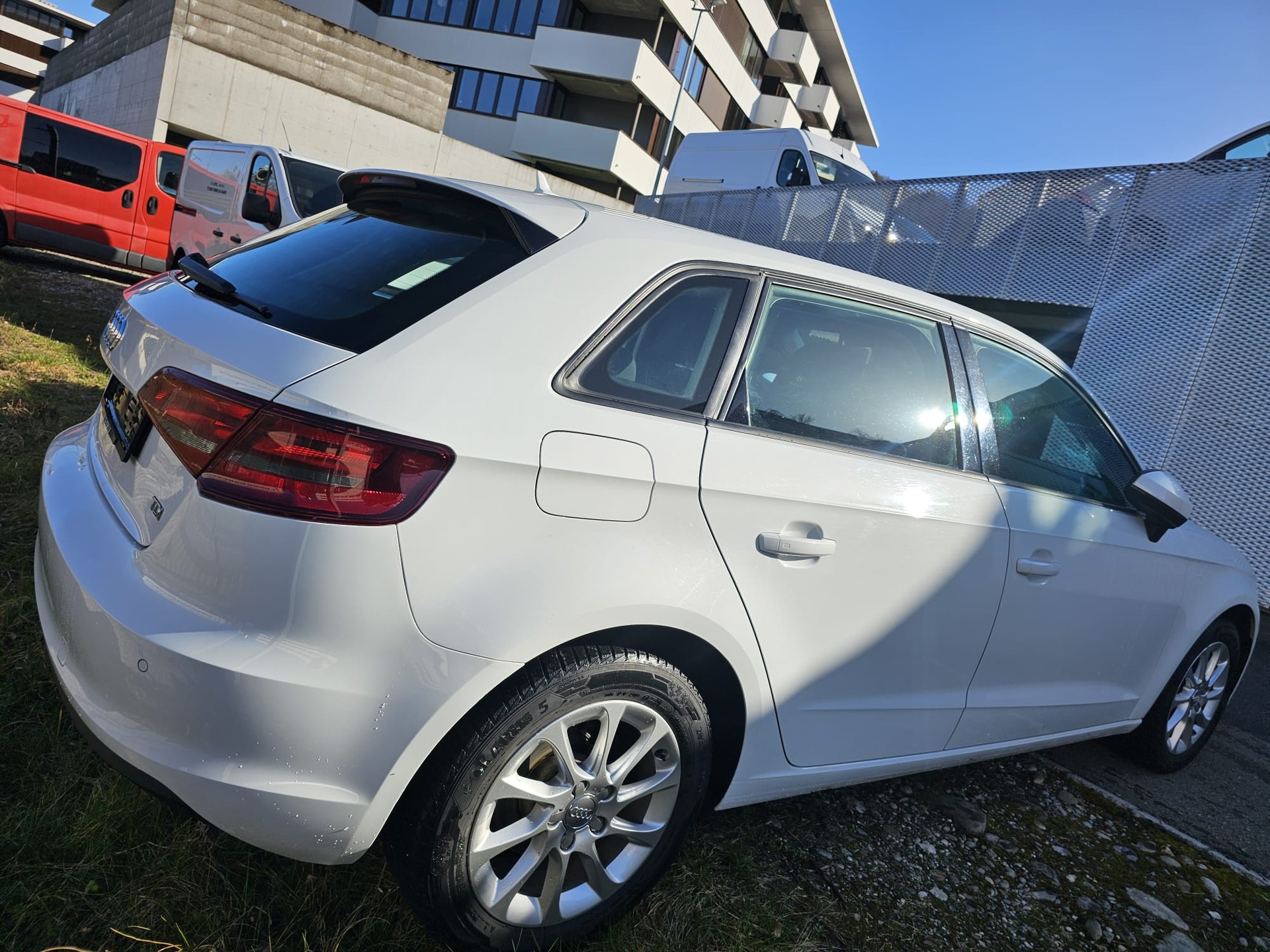 AUDI A3 Sportback 1.6 TDI Attraction S-tronic-image-5