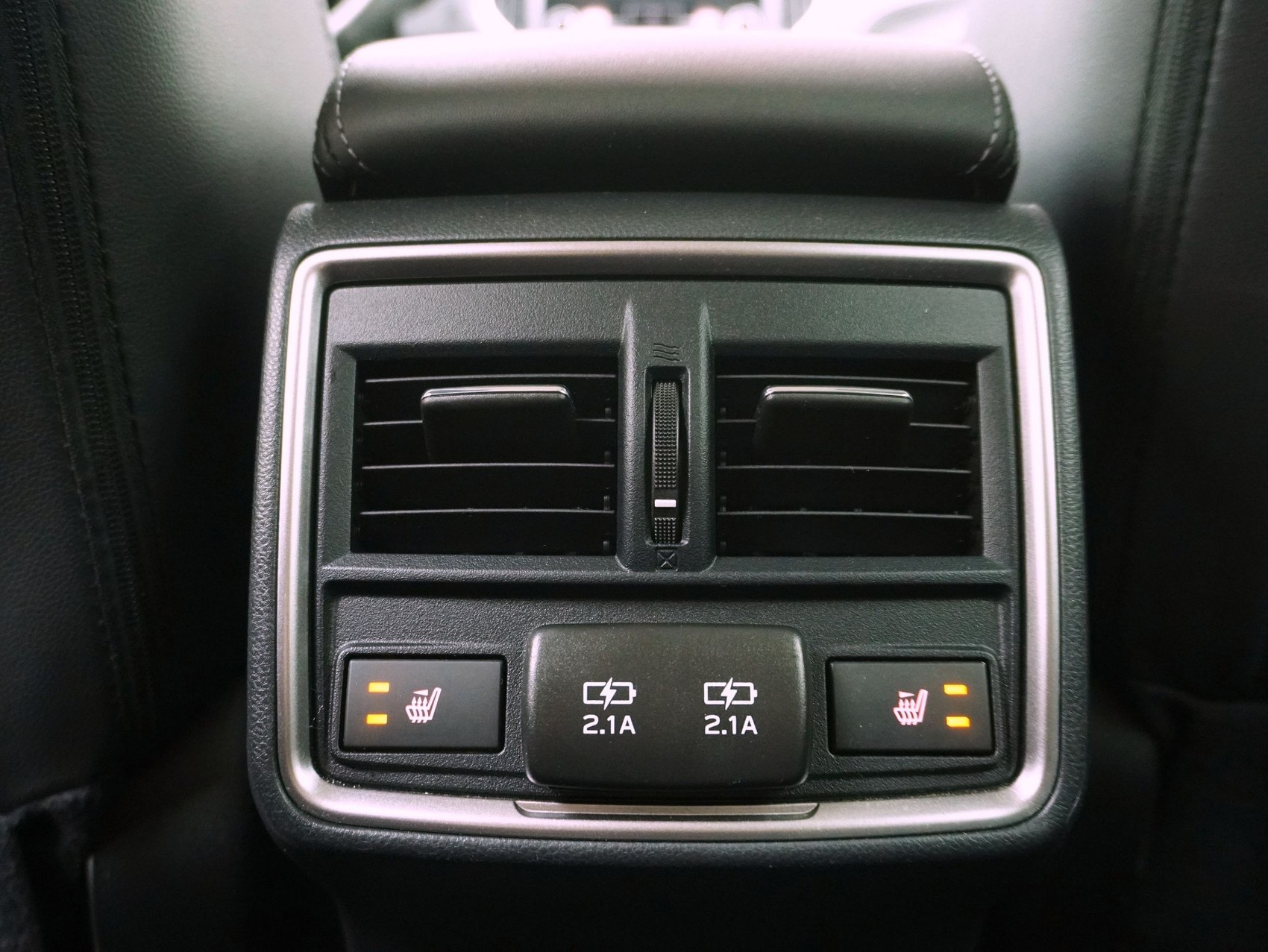 SUBARU Forester Station 2.0i e-Boxer Black Edition-image-13