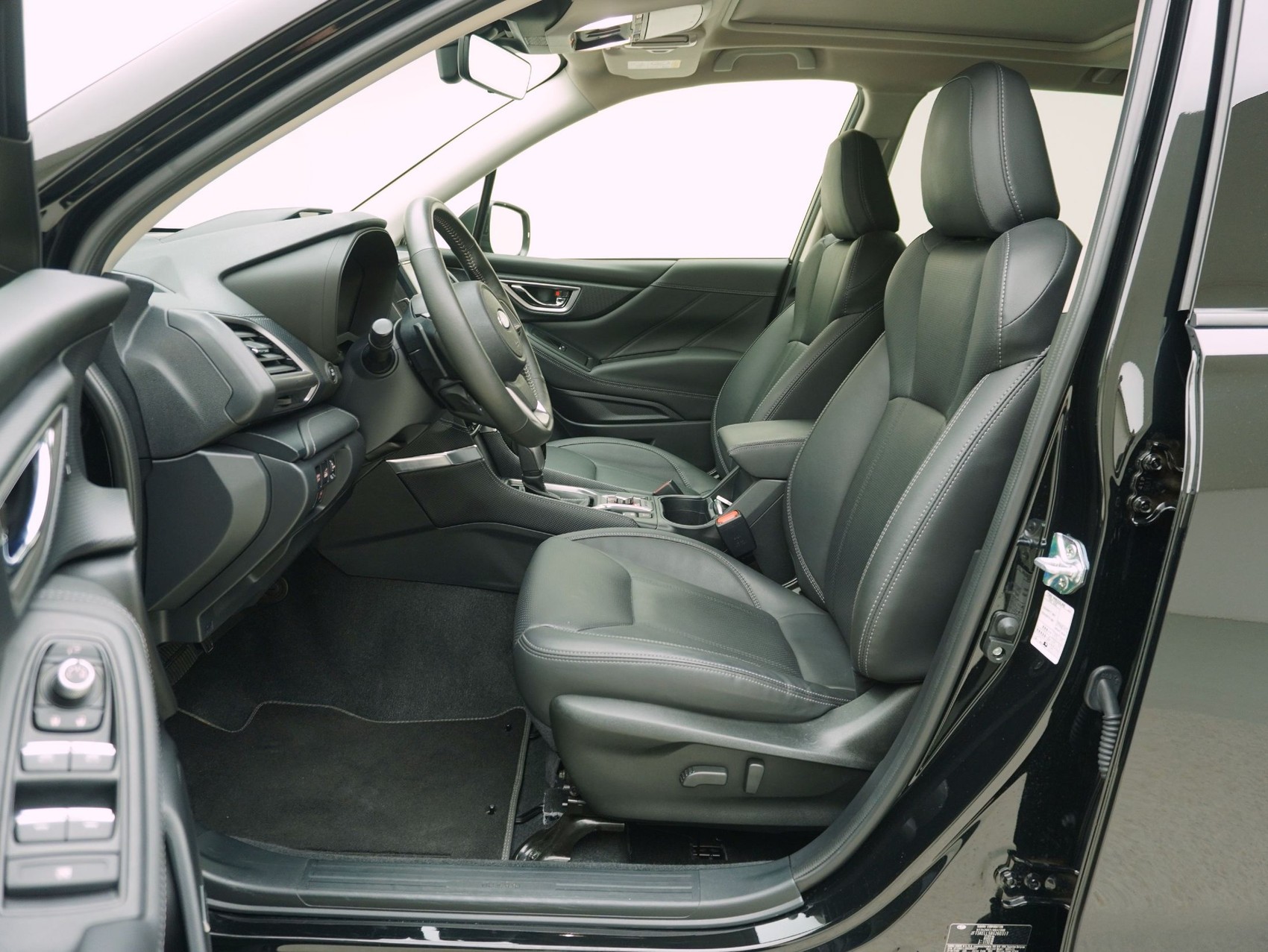 SUBARU Forester Station 2.0i e-Boxer Black Edition-image-9