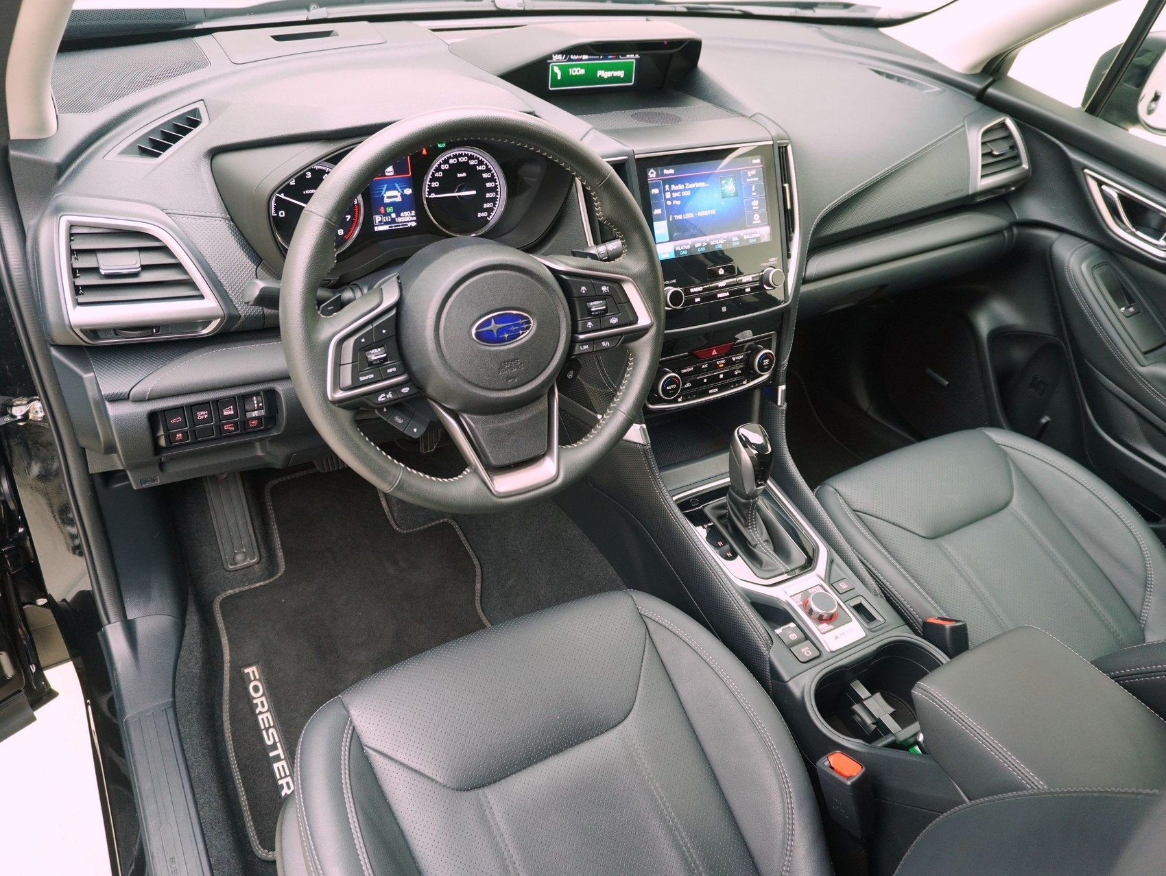 SUBARU Forester Station 2.0i e-Boxer Black Edition-image-10