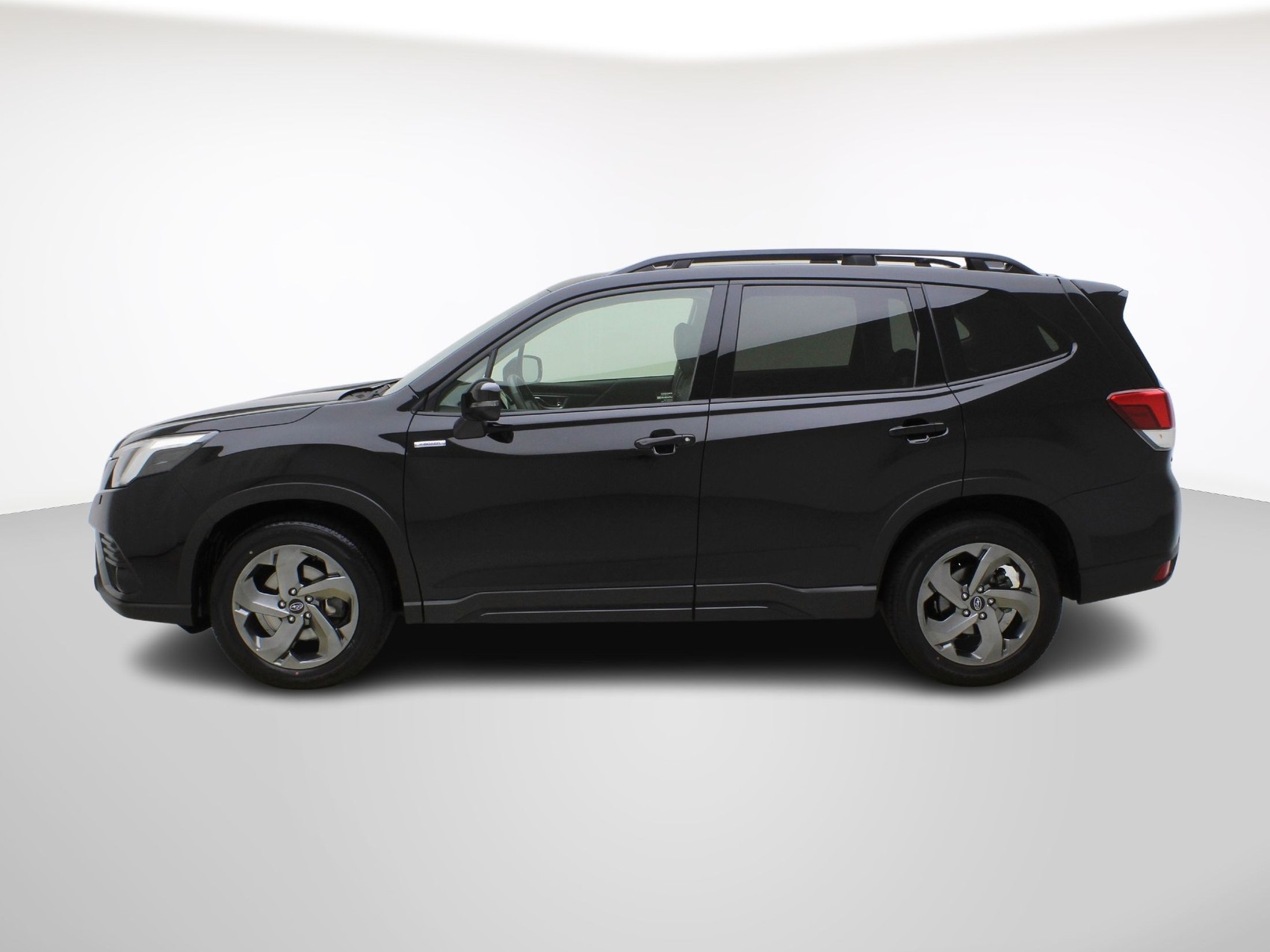 SUBARU Forester Station 2.0i e-Boxer Black Edition-image-2