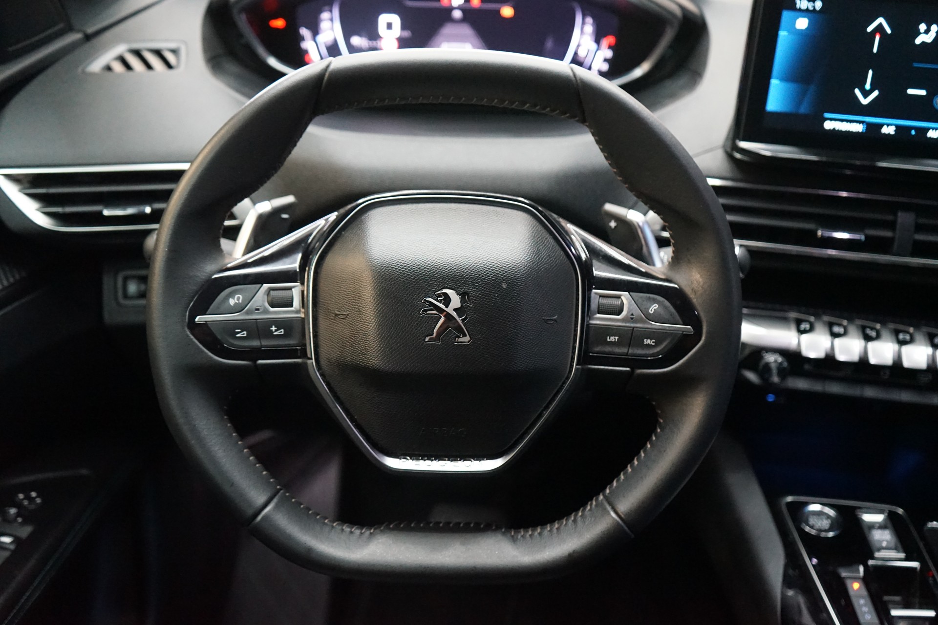 PEUGEOT 3008 1.2 PureTech Allure Pack EAT8-image-7