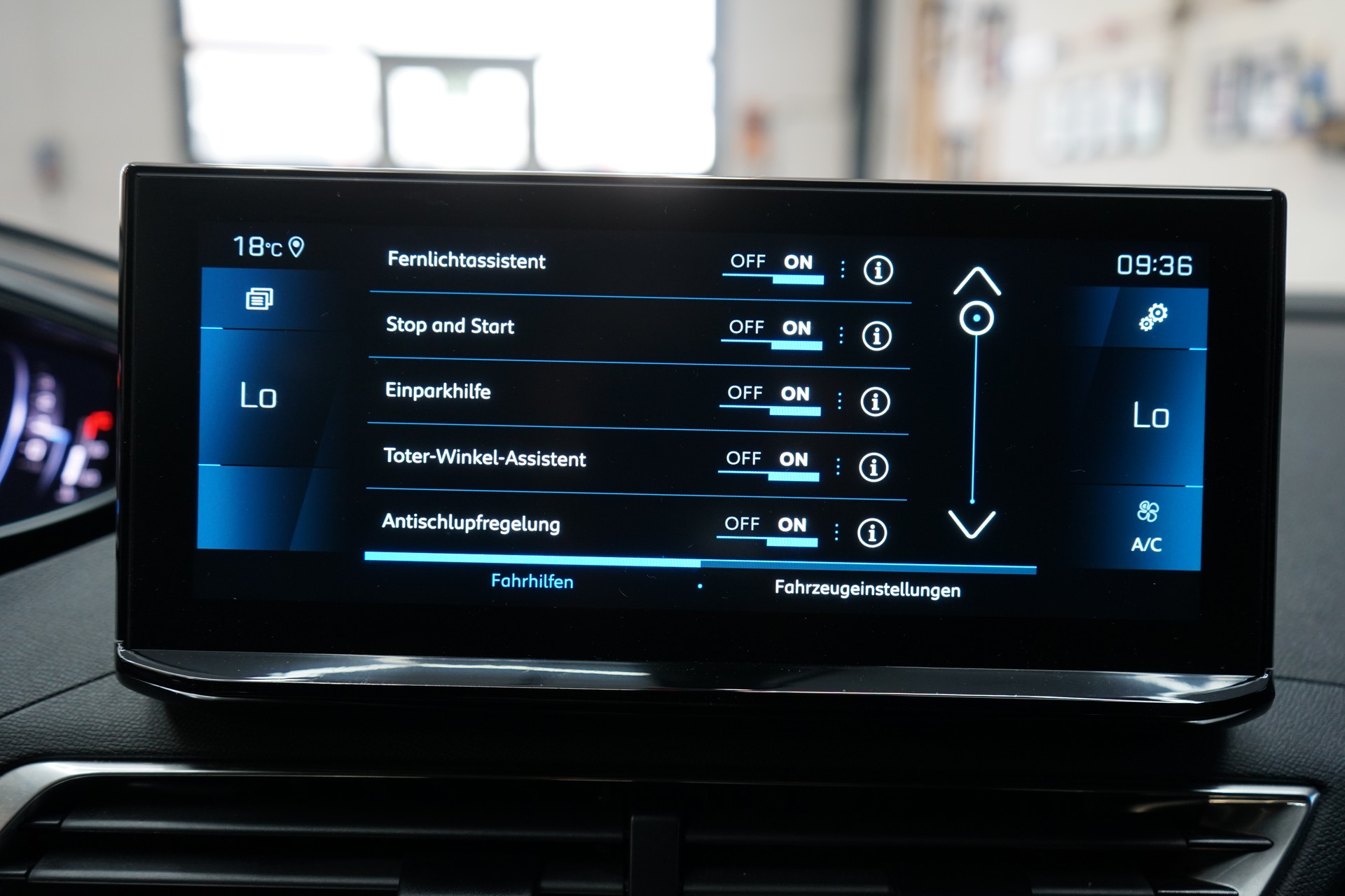 PEUGEOT 3008 1.2 PureTech Allure Pack EAT8-image-16