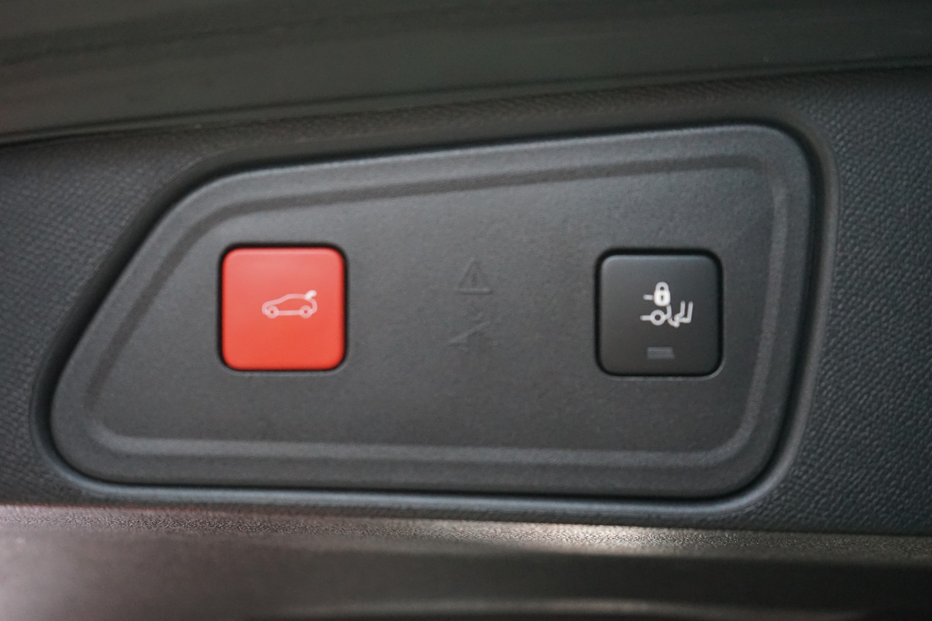 PEUGEOT 3008 1.2 PureTech Allure Pack EAT8-image-22