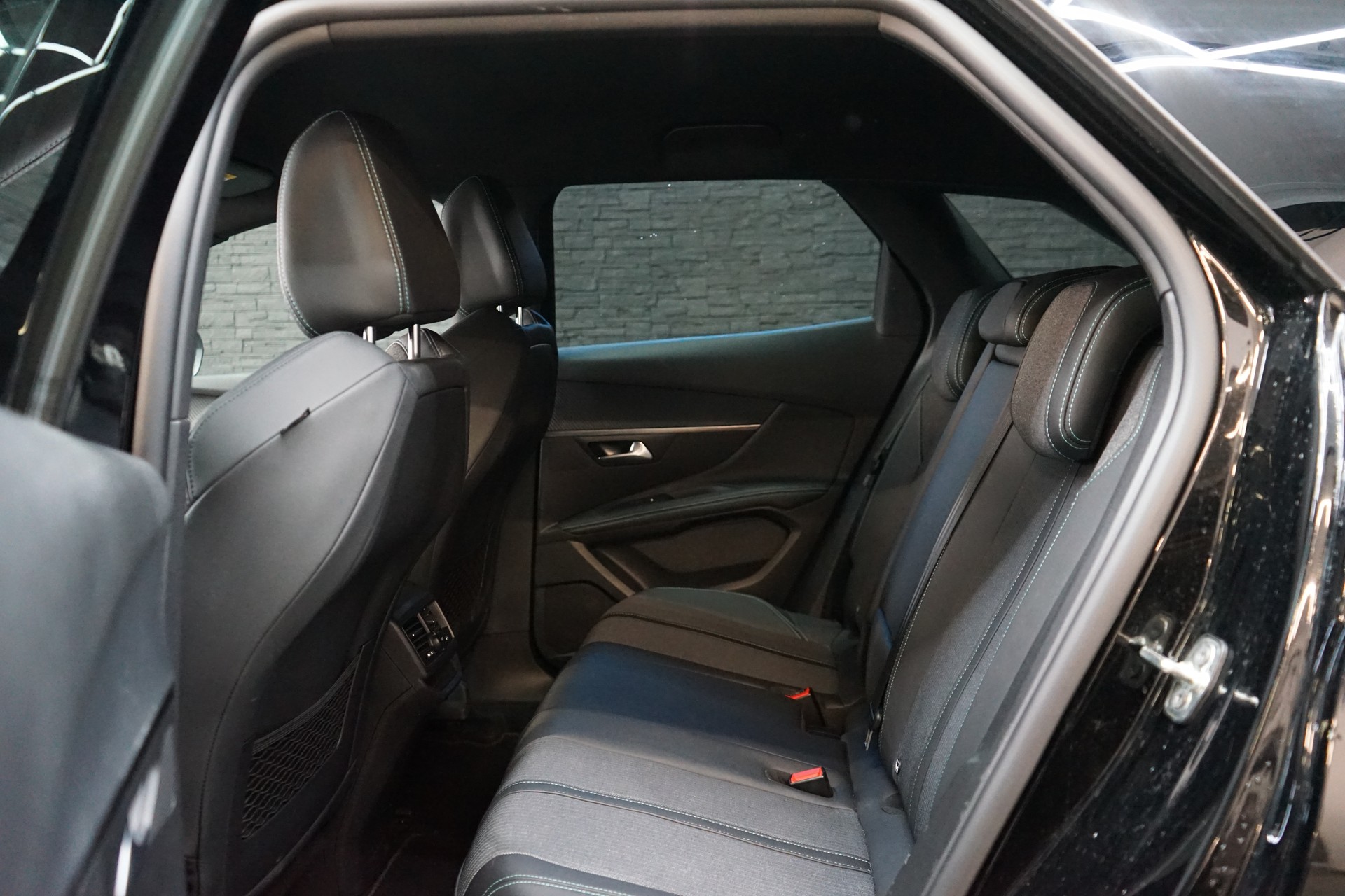 PEUGEOT 3008 1.2 PureTech Allure Pack EAT8-image-20
