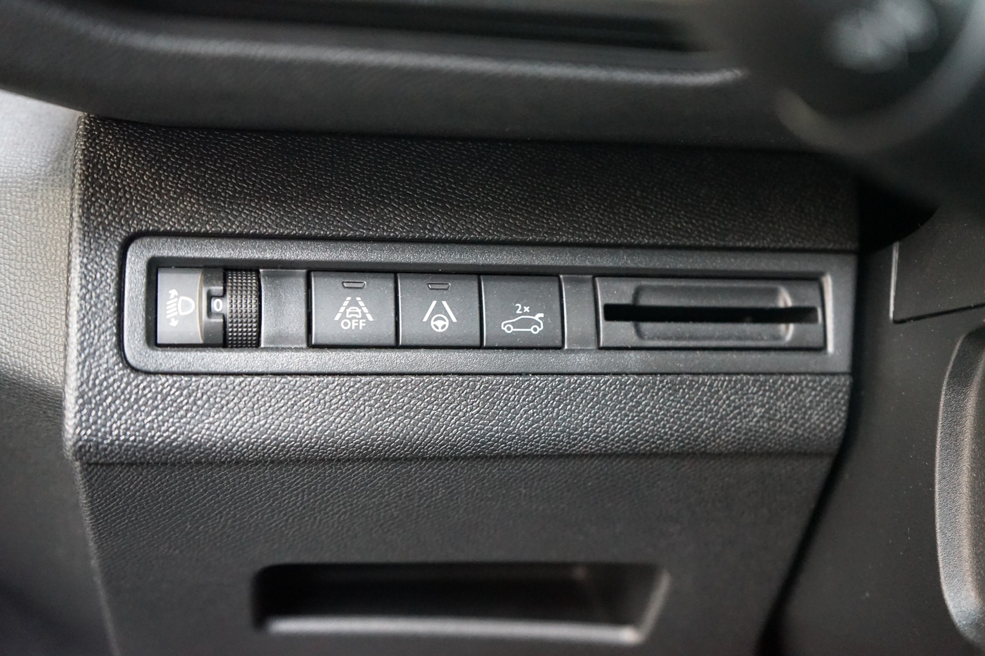PEUGEOT 3008 1.2 PureTech Allure Pack EAT8-image-17