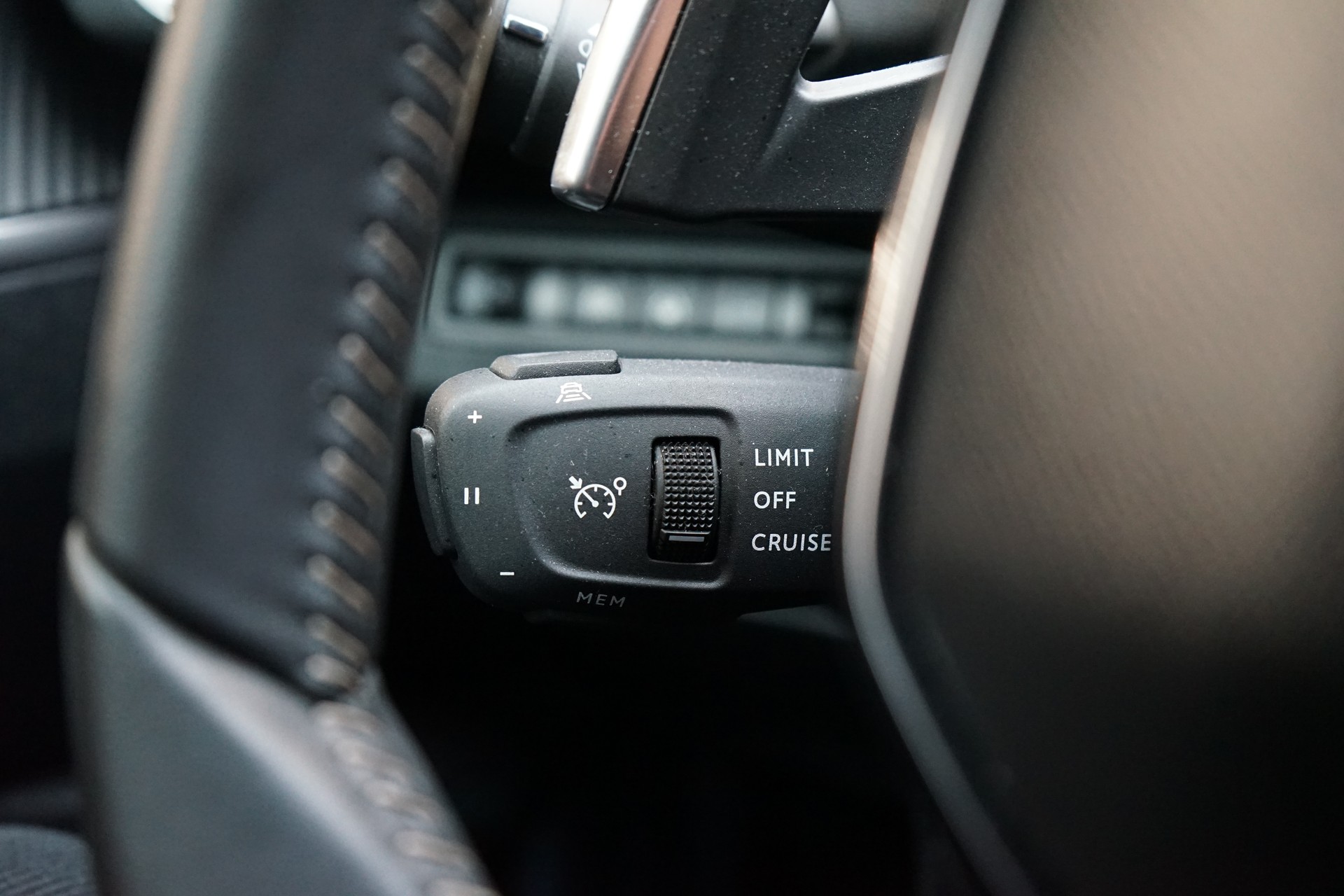 PEUGEOT 3008 1.2 PureTech Allure Pack EAT8-image-18
