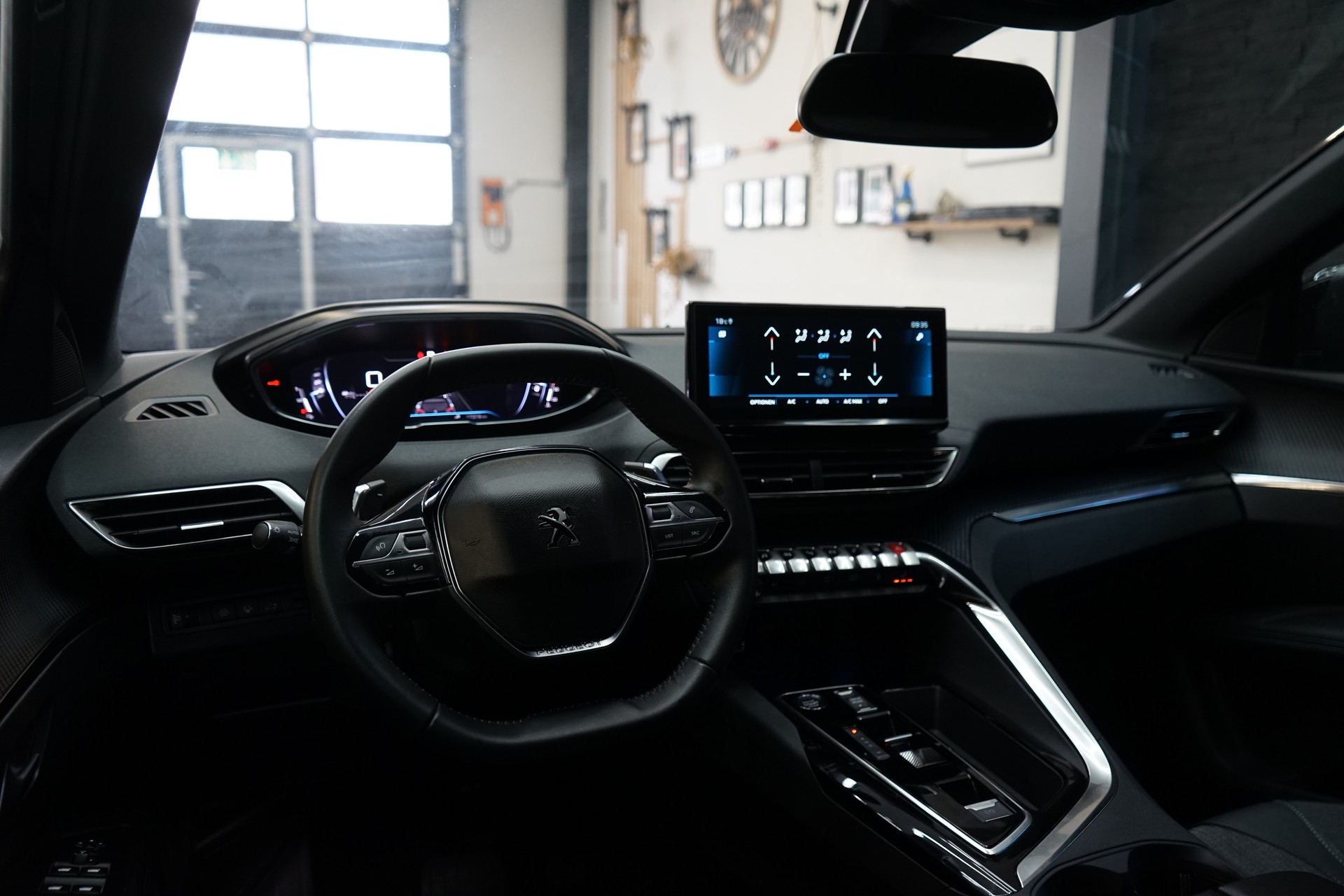 PEUGEOT 3008 1.2 PureTech Allure Pack EAT8-image-5