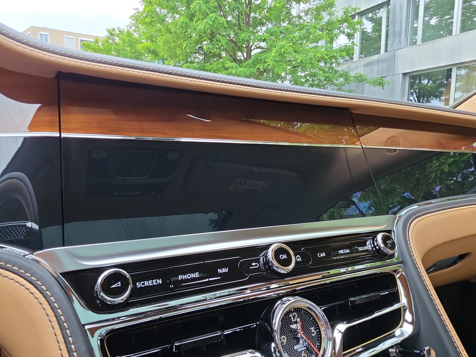 BENTLEY Flying Spur 6.0 W12 First Edition-image-18