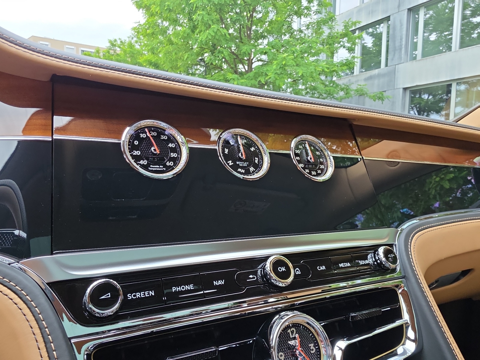 BENTLEY Flying Spur 6.0 W12 First Edition-image-11