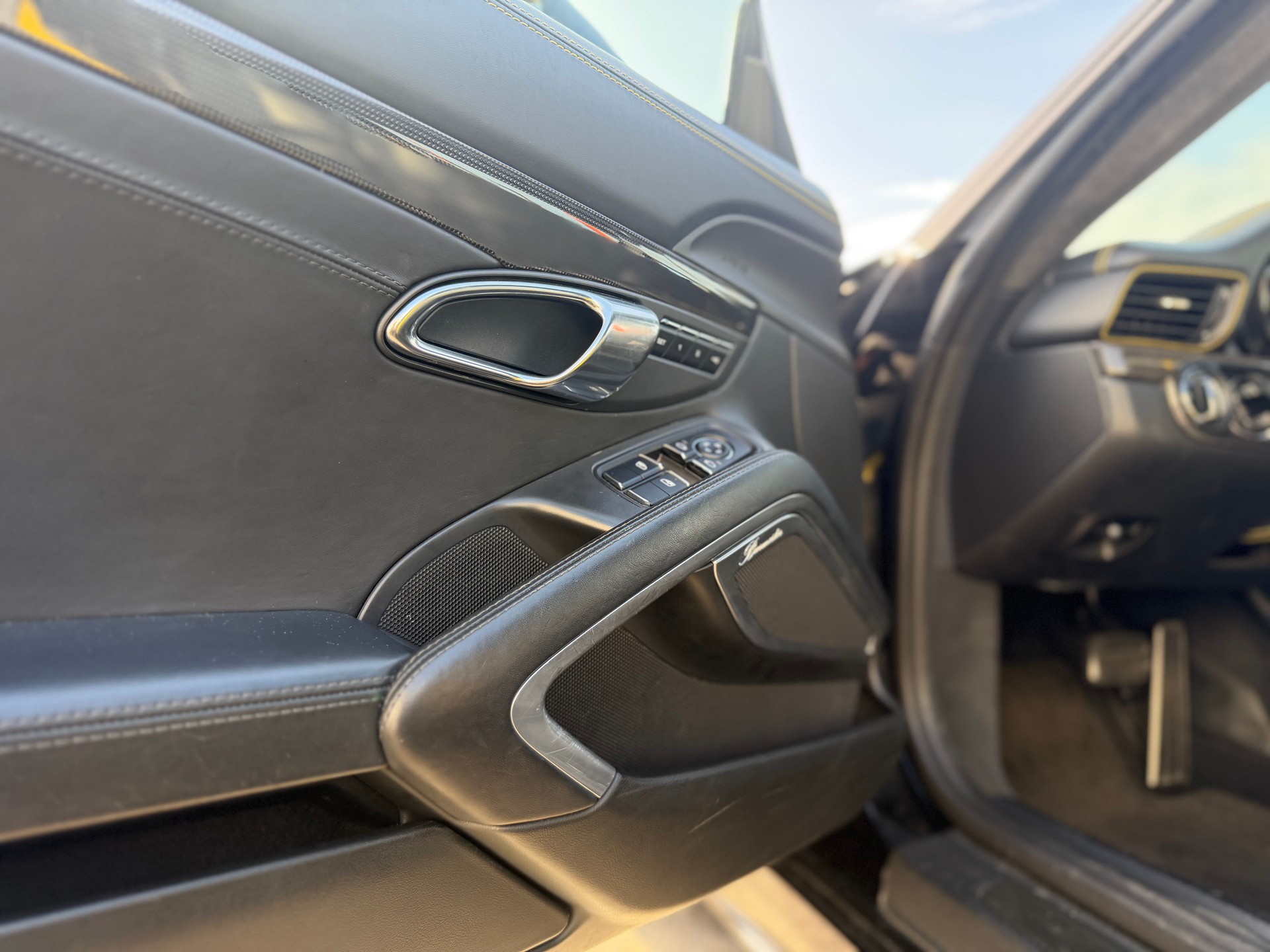 PORSCHE 911 Turbo S PDK-image-6