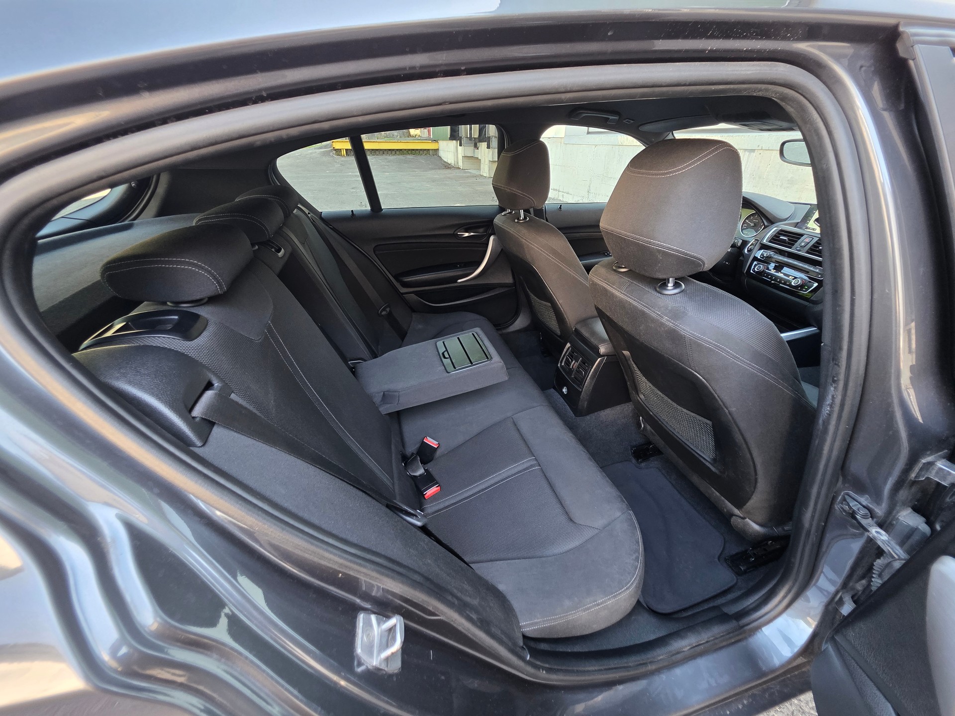 BMW 118i Sport Line Steptronic-image-24
