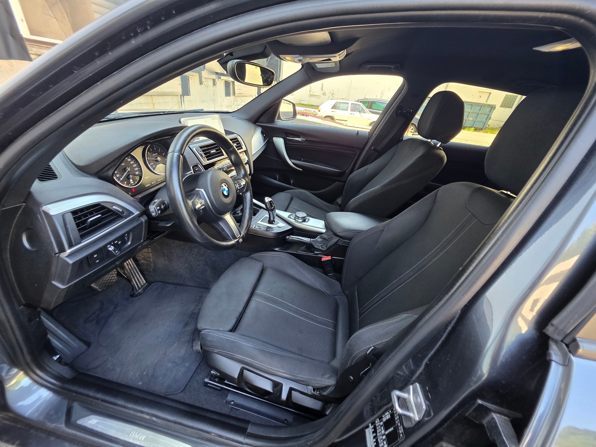 BMW 118i Sport Line Steptronic-image-21