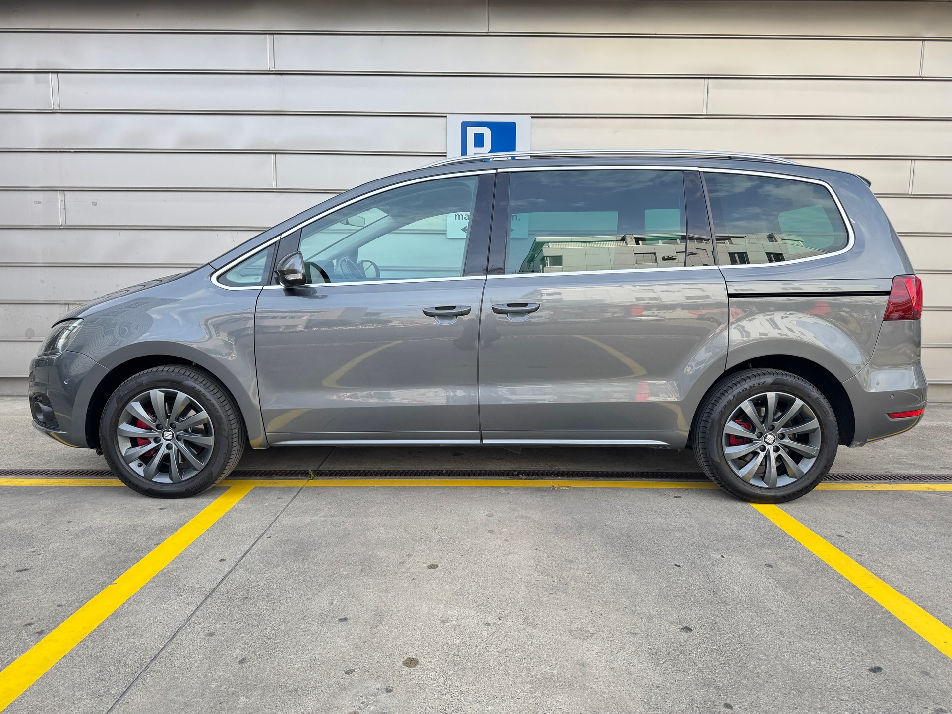 SEAT Alhambra 2.0 TDI 4Drive Style-image-1