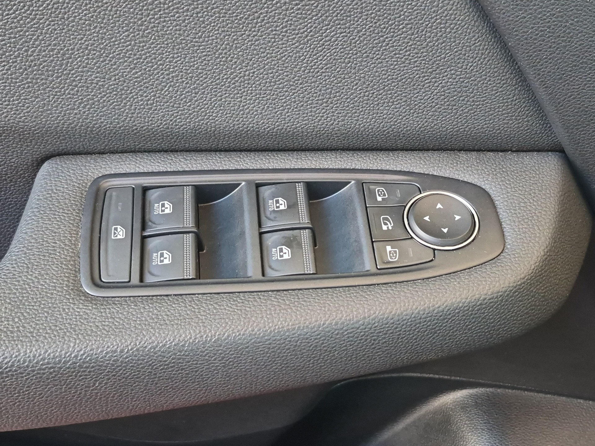 MITSUBISHI Colt 1.6 HEV Instyle-image-16