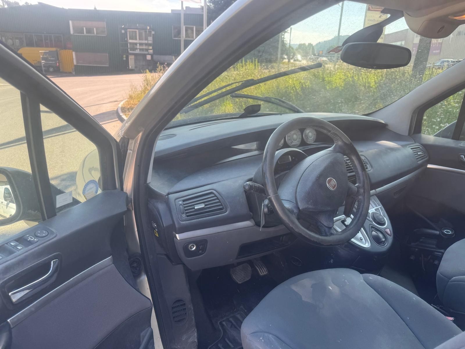 FIAT Ulysse 2.2 16V JTD Emotion Automatic-image-8