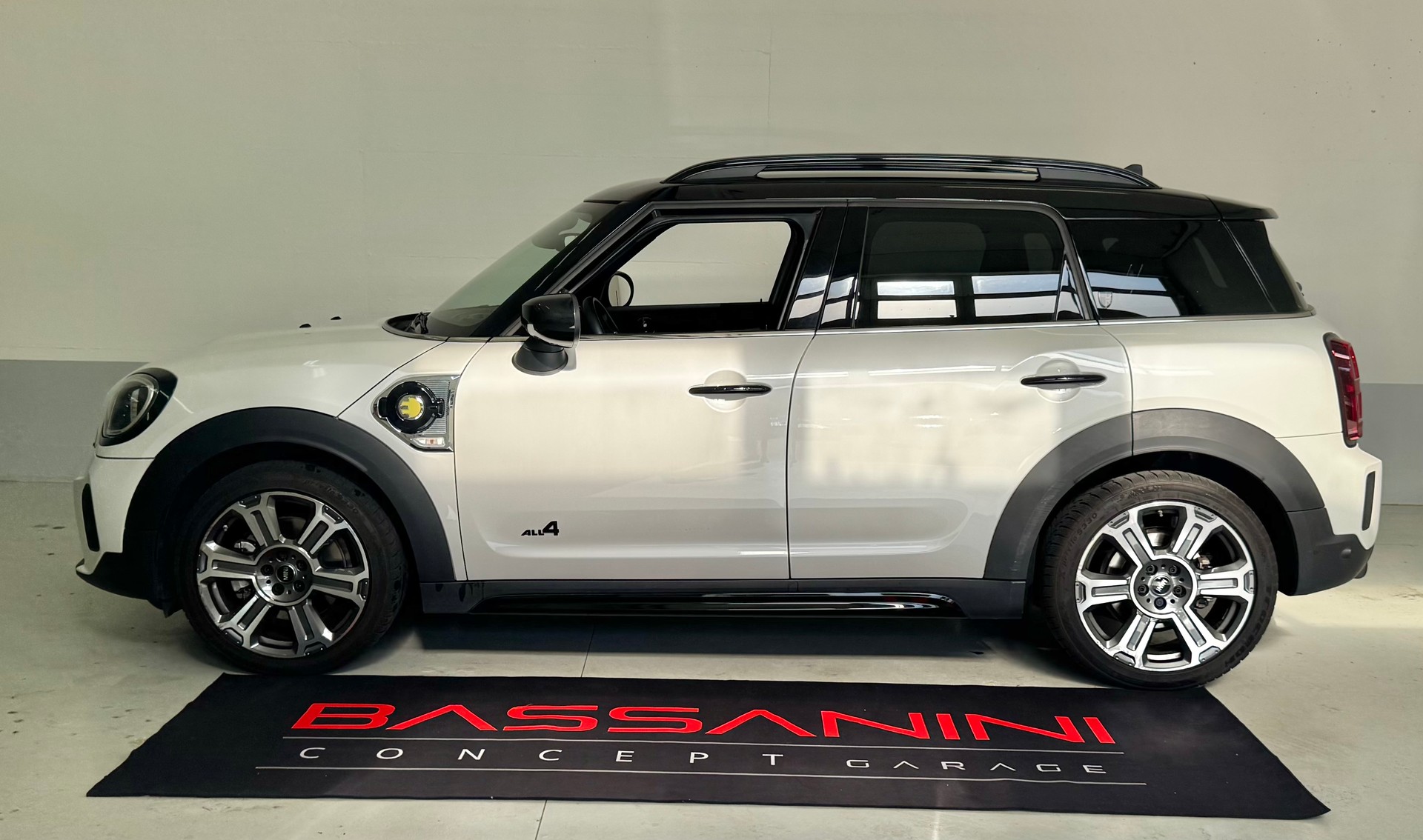 MINI Countryman Cooper SE ALL4 PHEV Steptronic ## Auto CH 🇨🇭 con gratis service-image-0