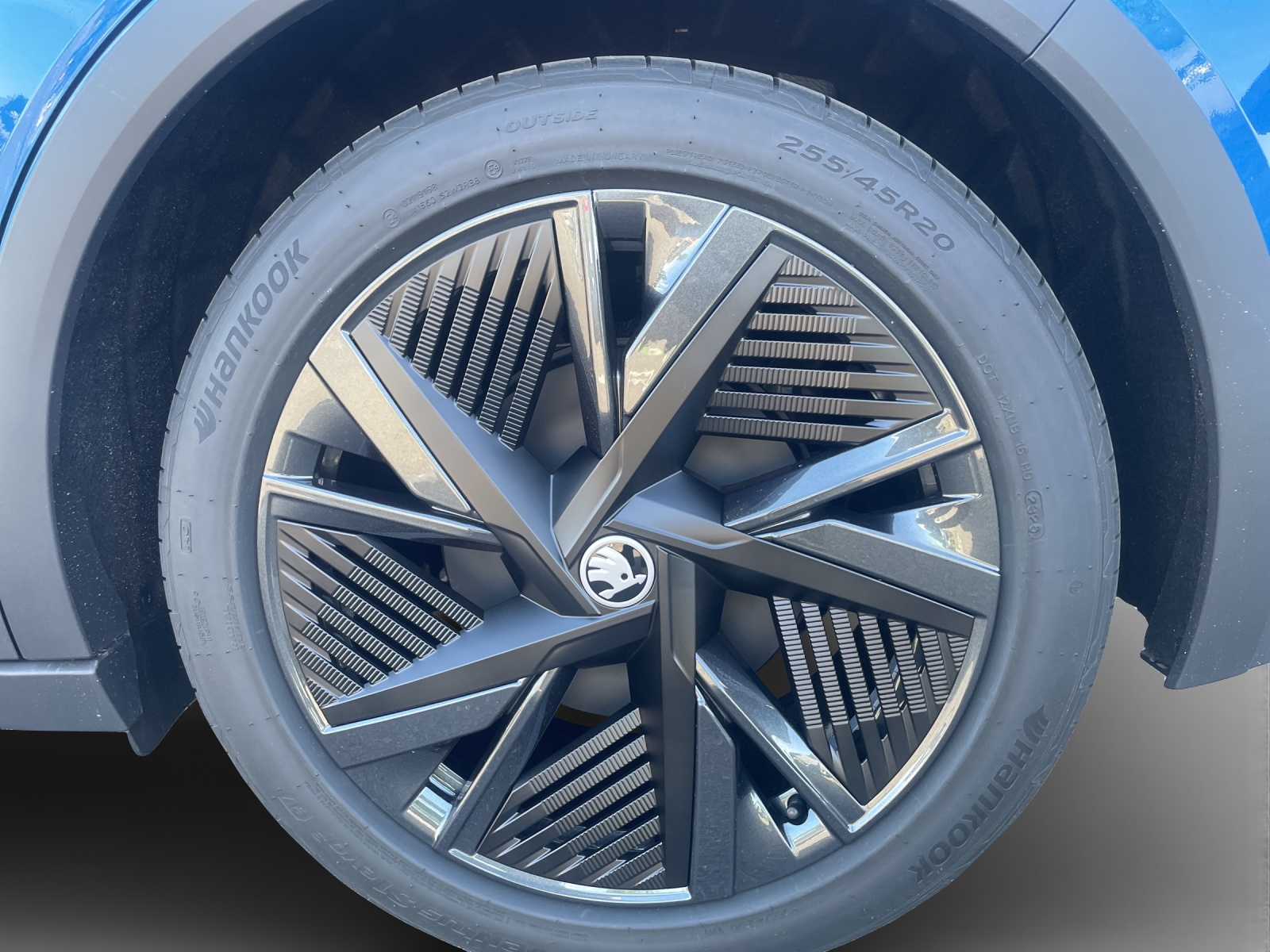 SKODA Elroq RS 4x4-image-13