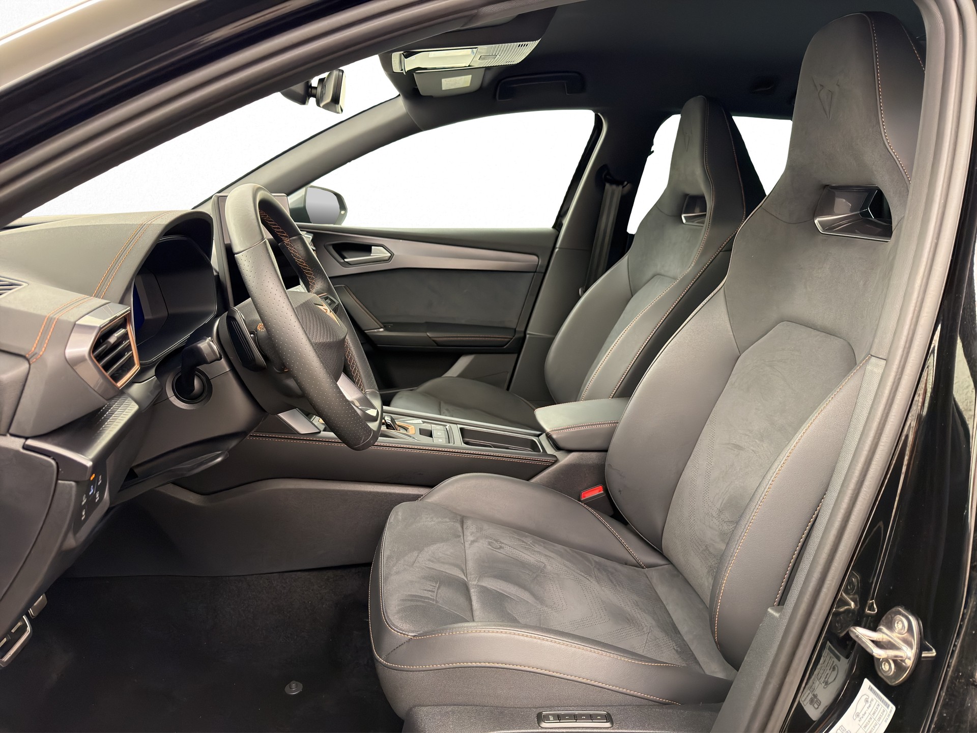 CUPRA Leon ST 2.0 TSI 333 VZ 4Drive DSG-image-5