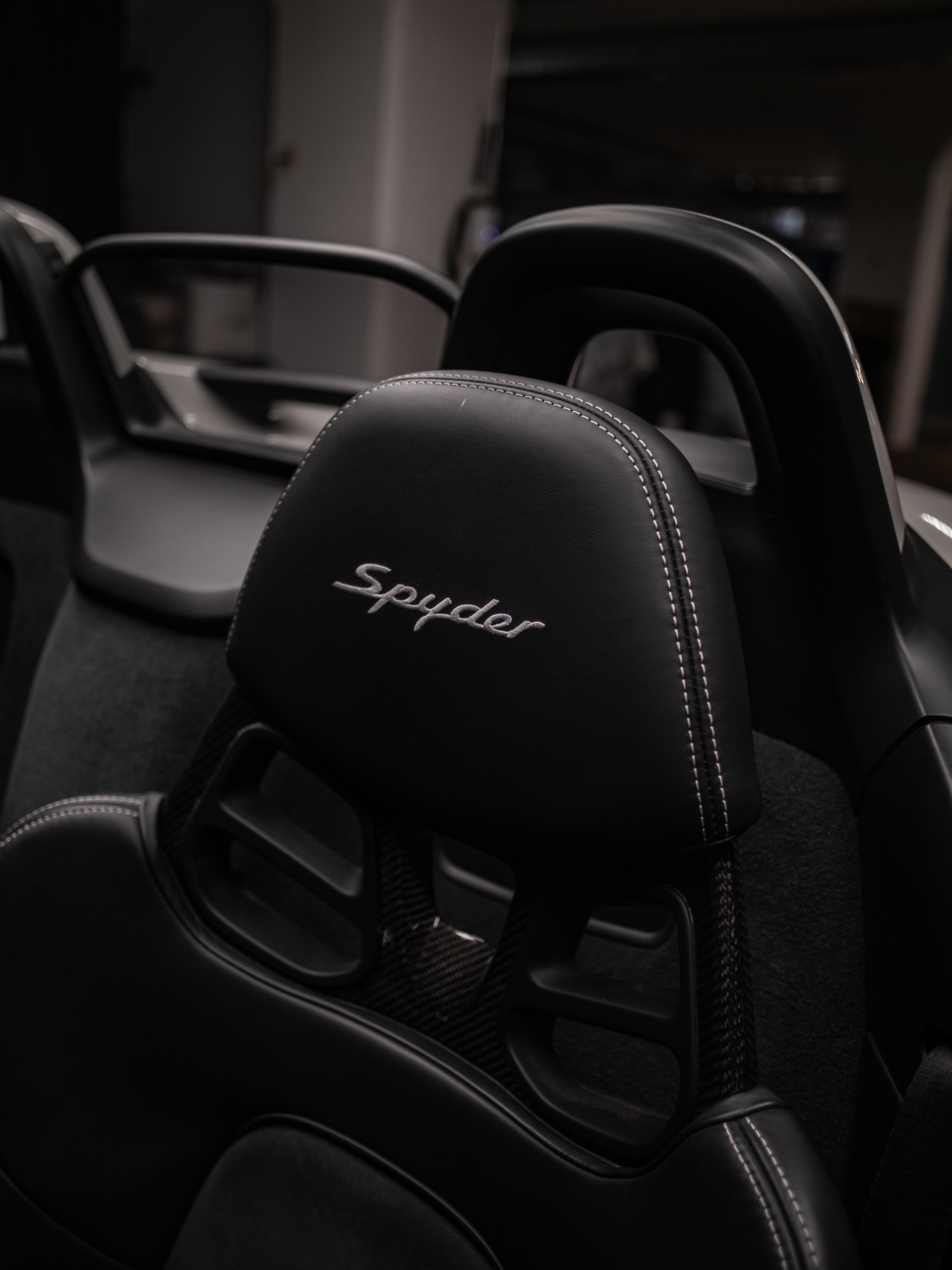 PORSCHE 718 Boxster Spyder-image-18