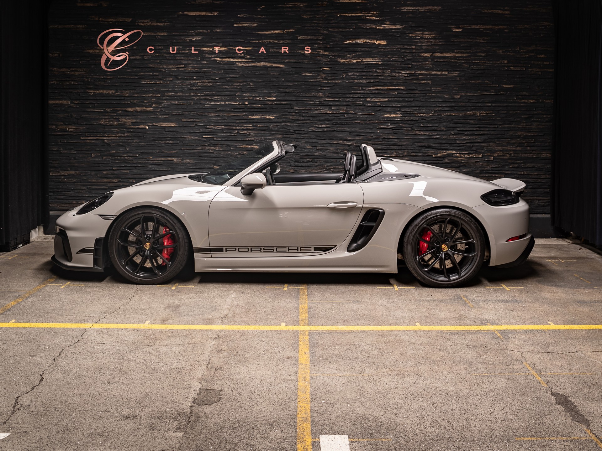 PORSCHE 718 Boxster Spyder-image-2