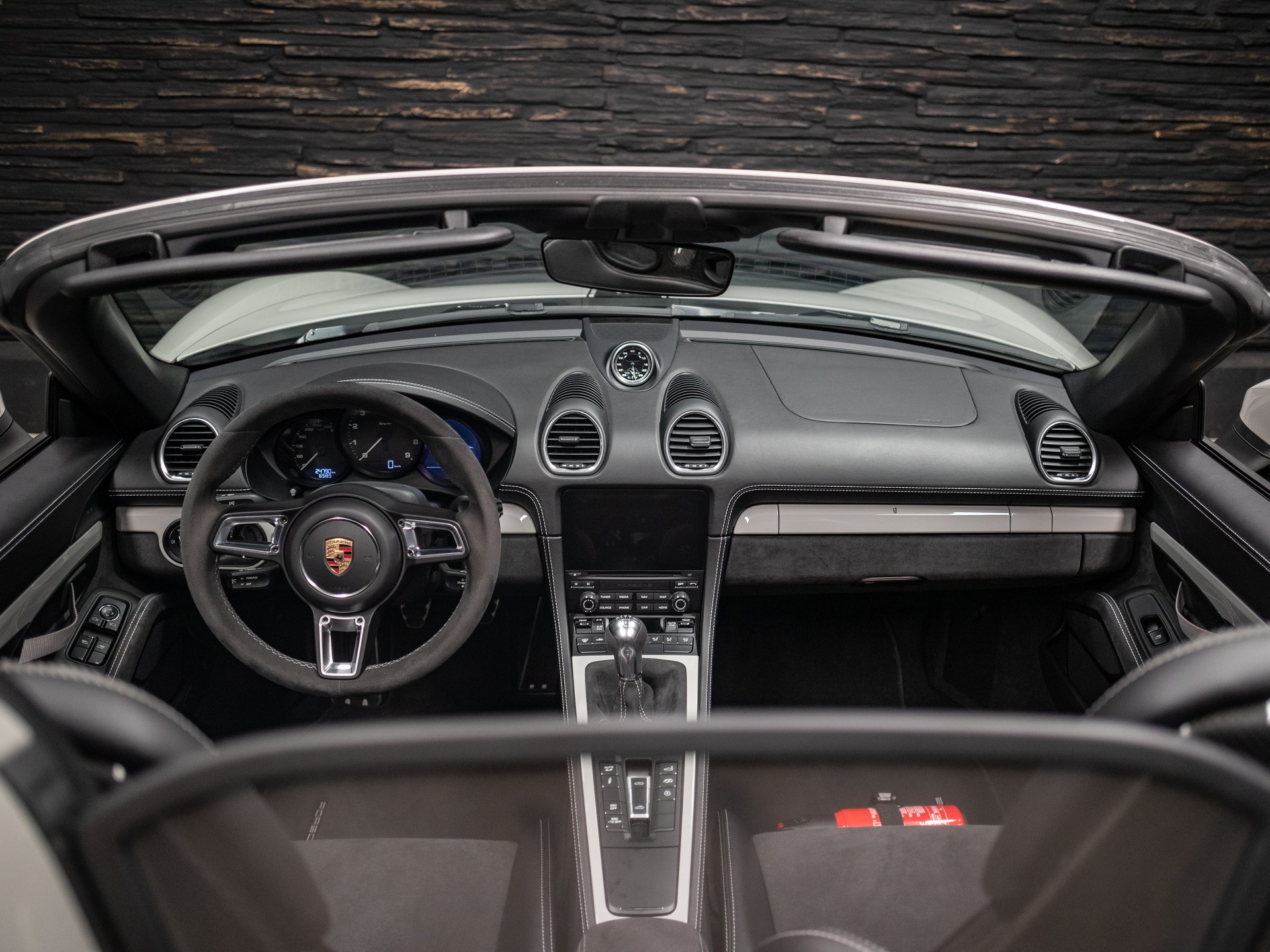 PORSCHE 718 Boxster Spyder-image-16