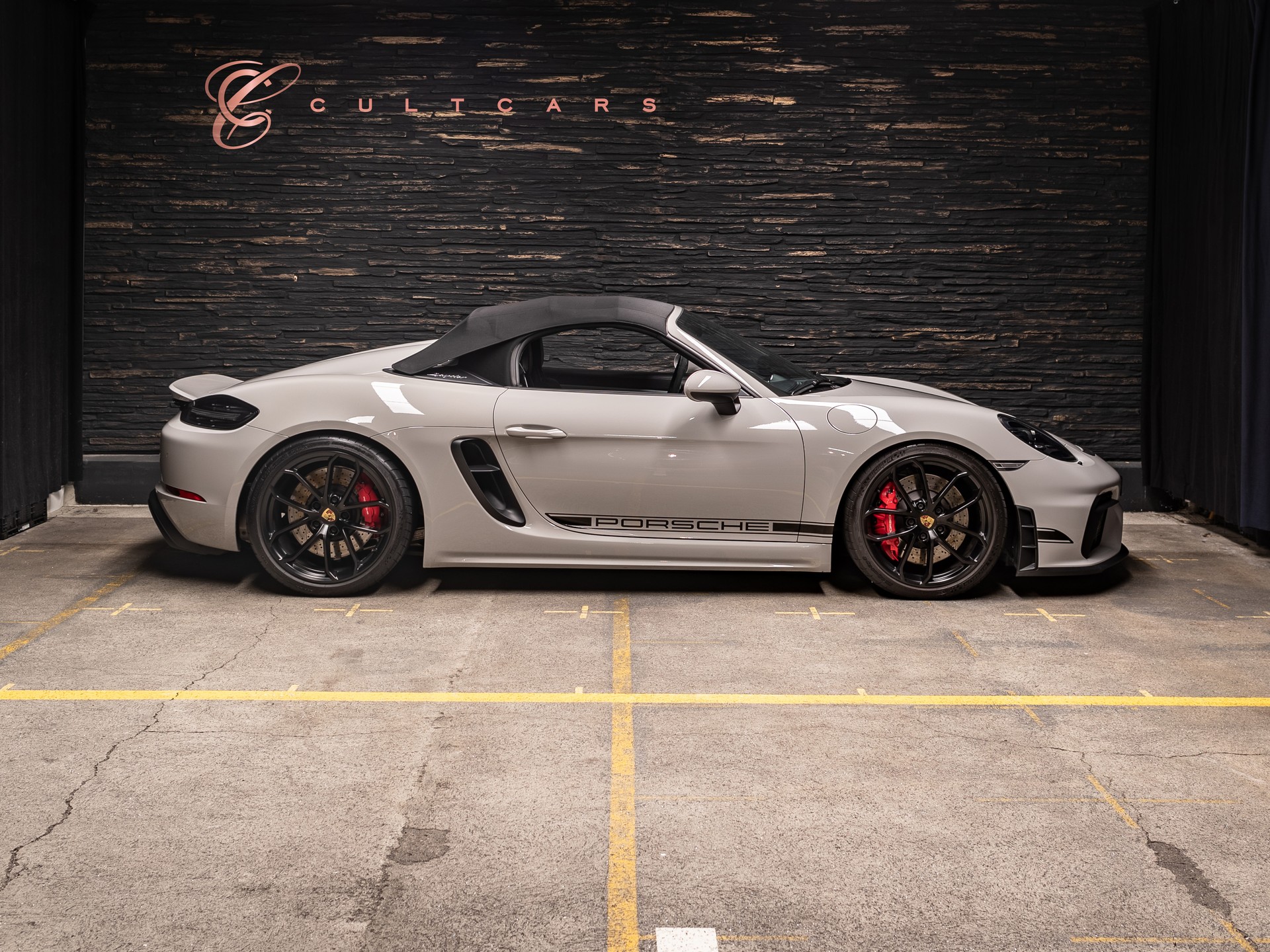 PORSCHE 718 Boxster Spyder-image-1