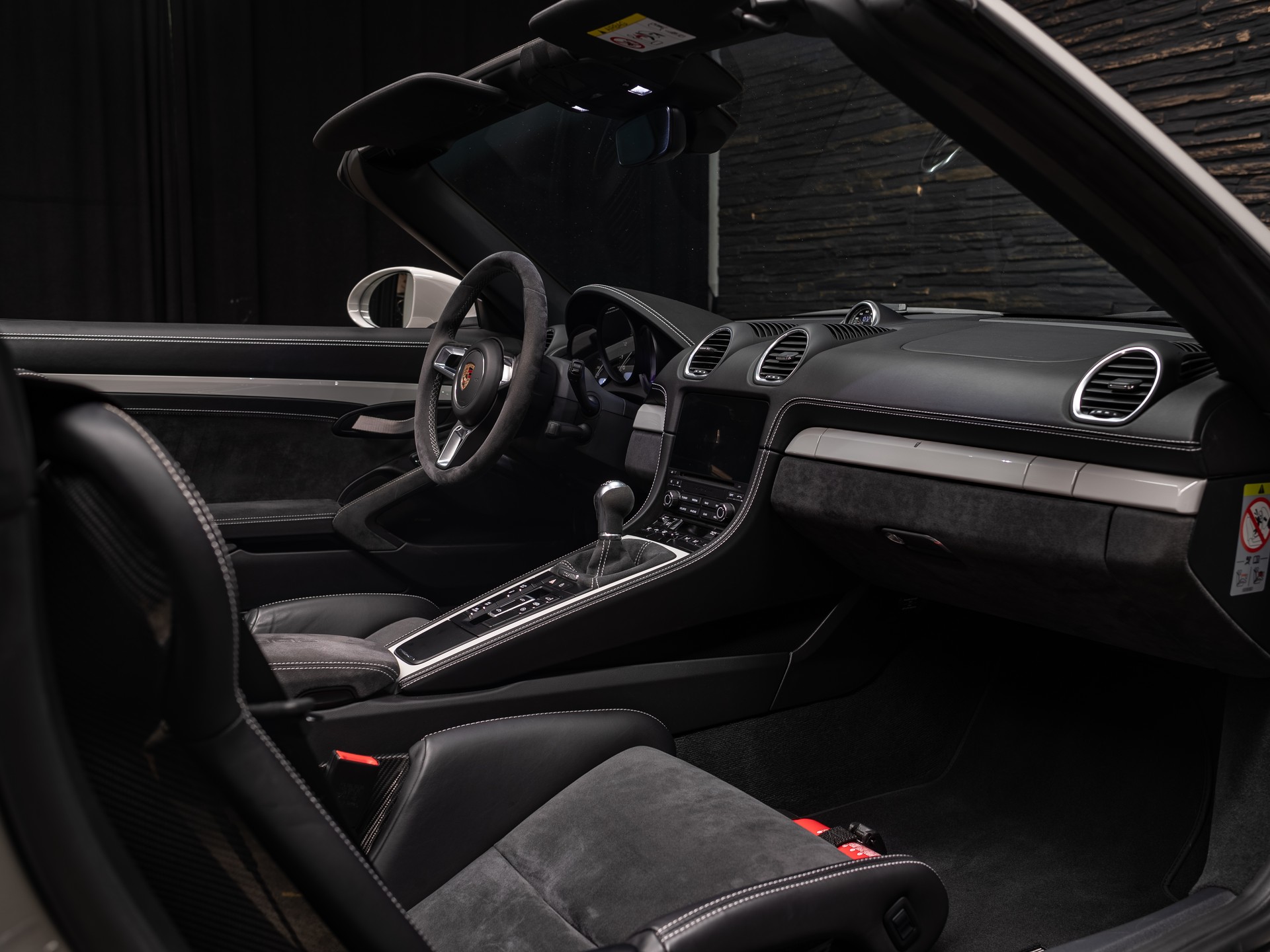 PORSCHE 718 Boxster Spyder-image-9