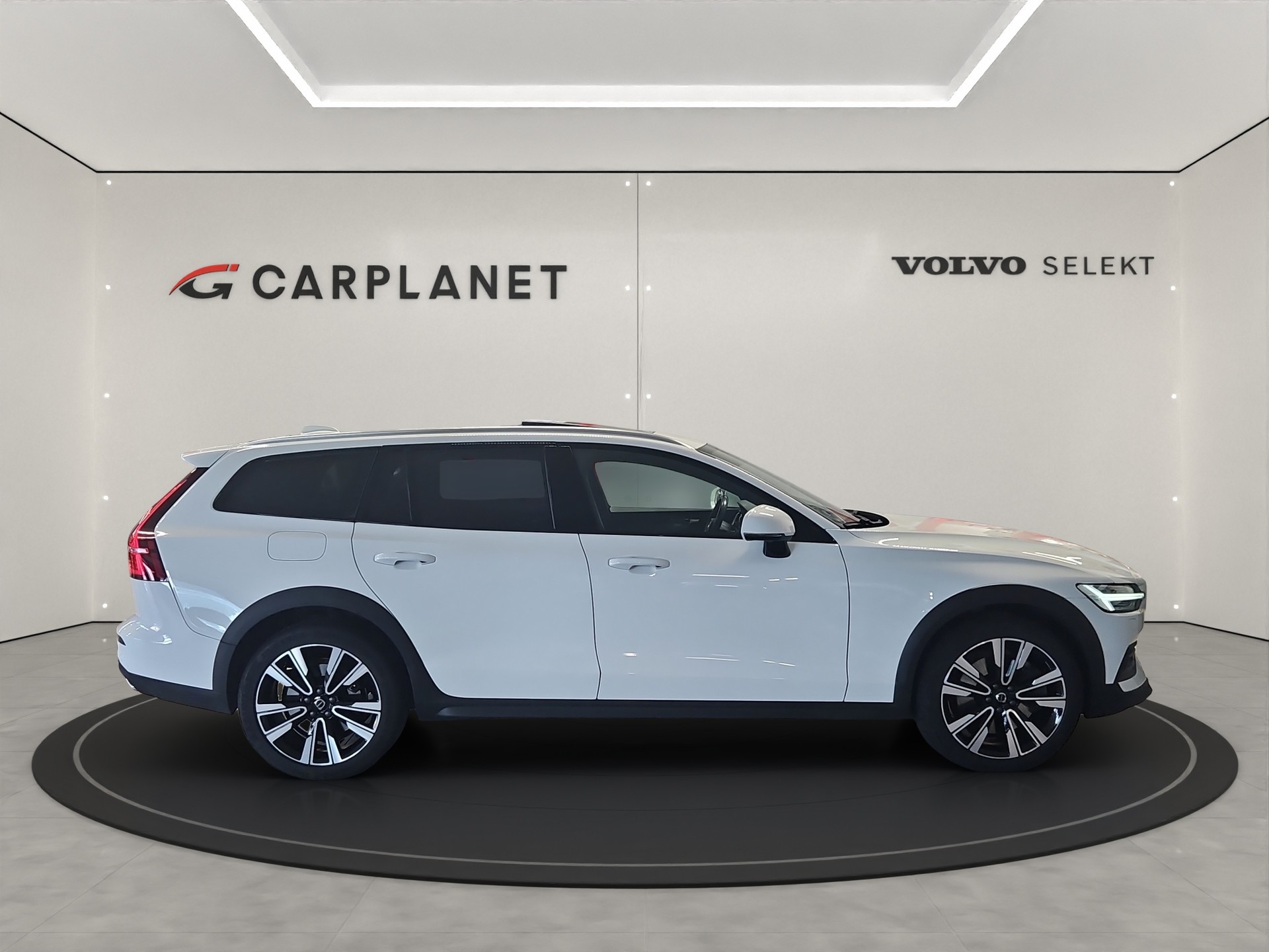 VOLVO V60 2.0 D4 AWD Cross Country-image-1