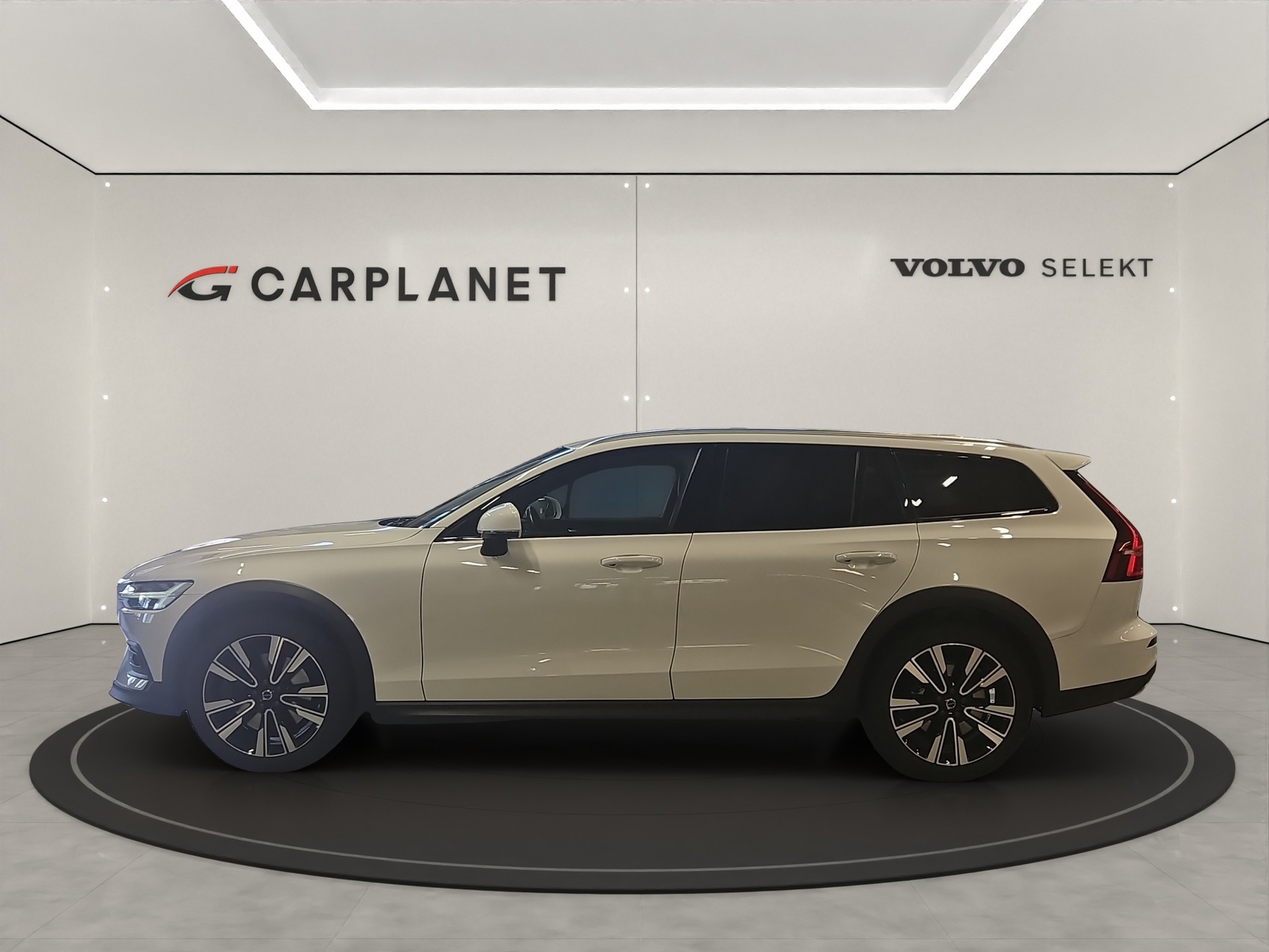 VOLVO V60 2.0 D4 AWD Cross Country-image-2