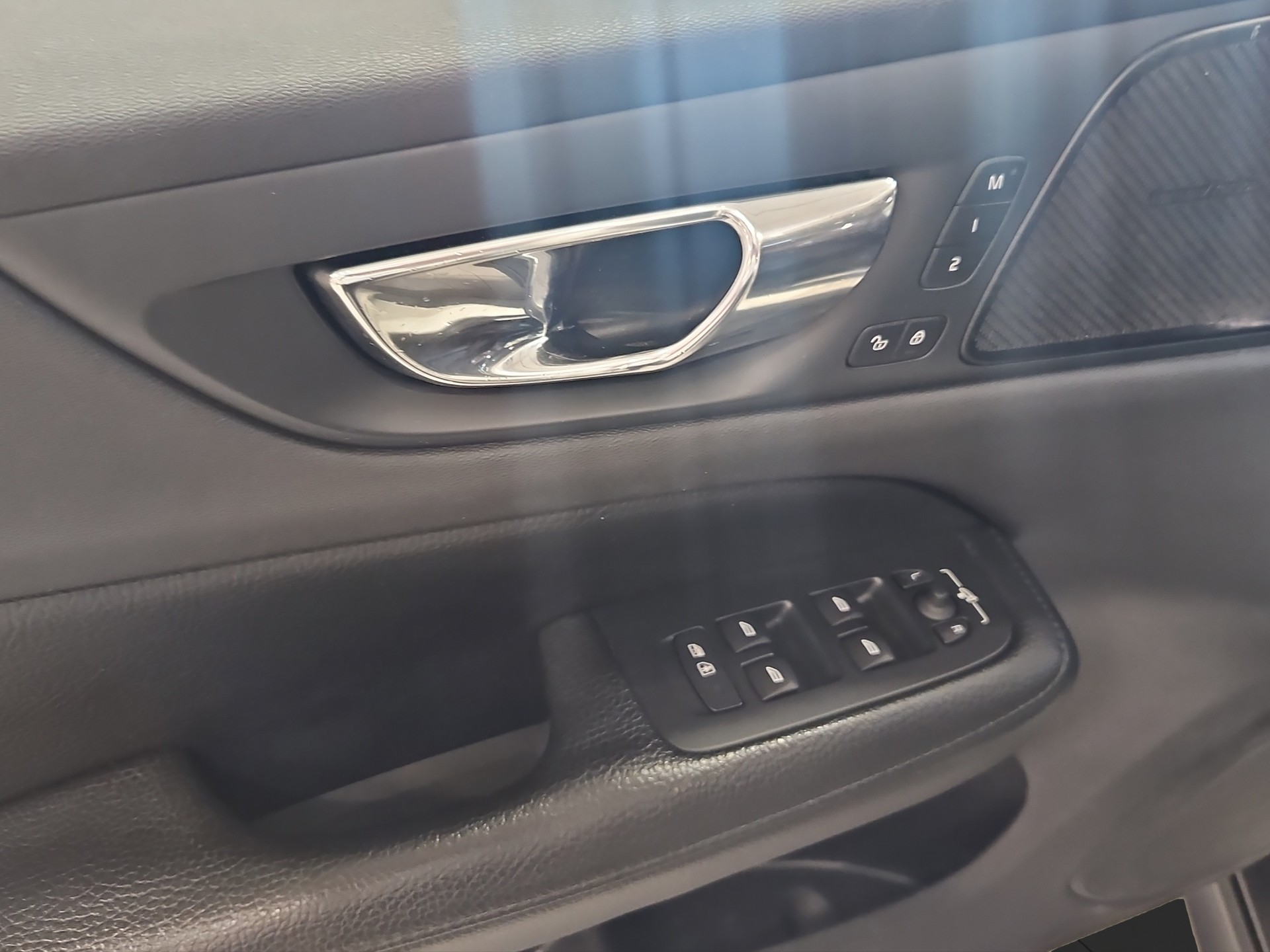 VOLVO V60 2.0 D4 AWD Cross Country-image-10