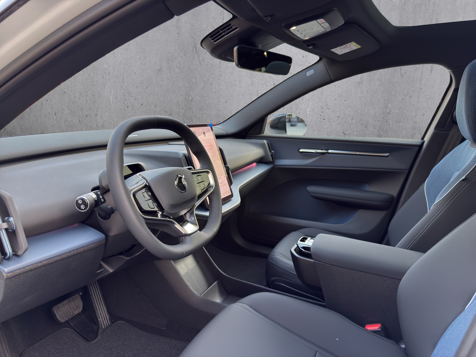 VOLVO EX30 Black Edition Ultra XCENTRIC P8 AWD-image-8