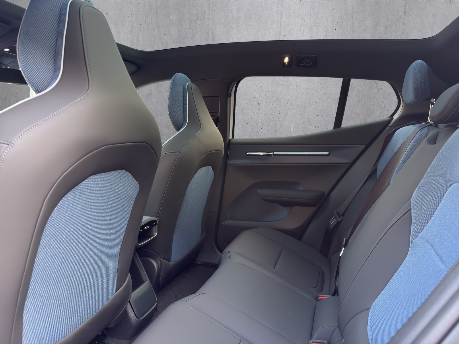 VOLVO EX30 Black Edition Ultra XCENTRIC P8 AWD-image-13