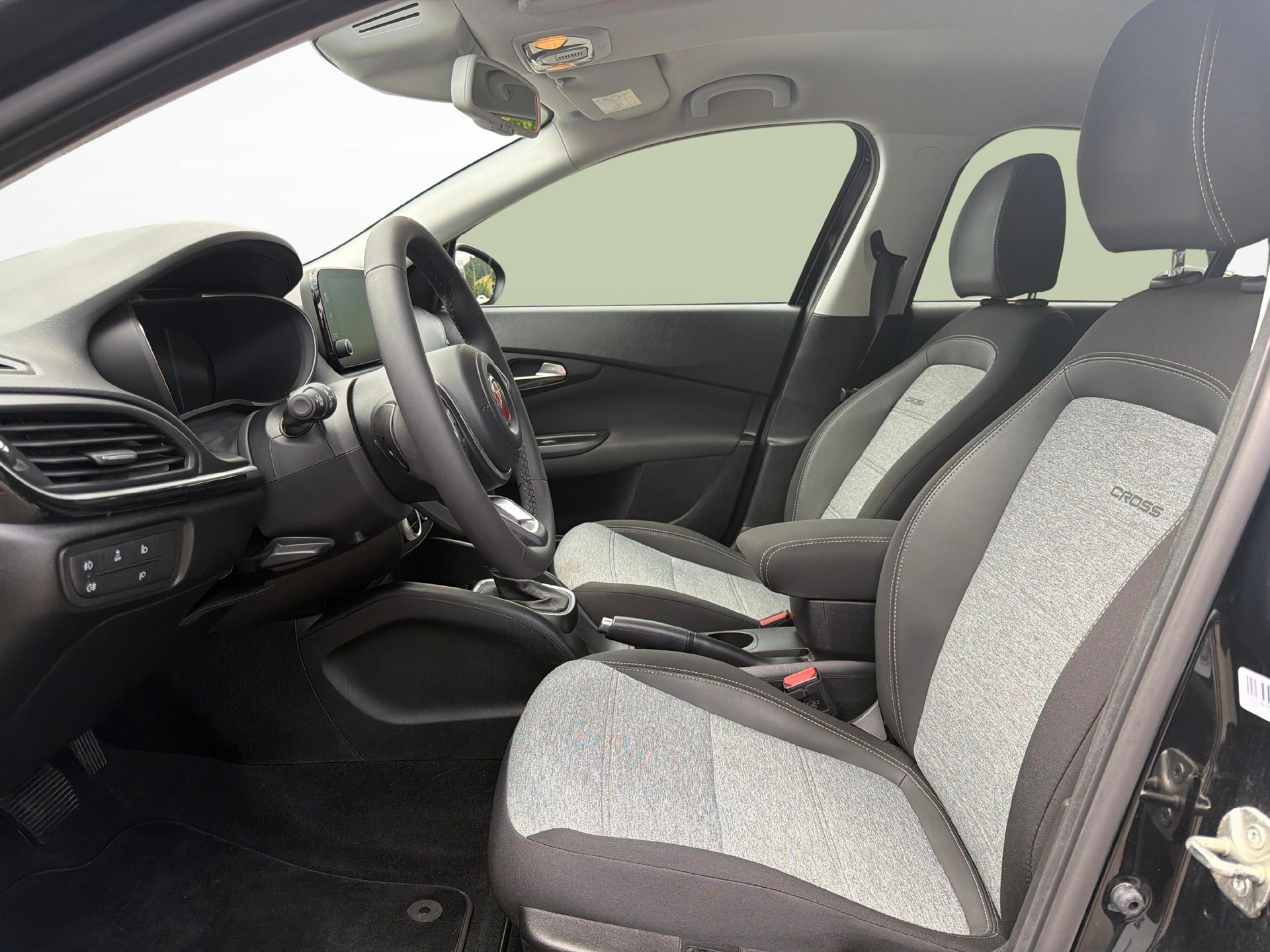 FIAT Tipo SW 1.5 Hybrid Cross-image-2