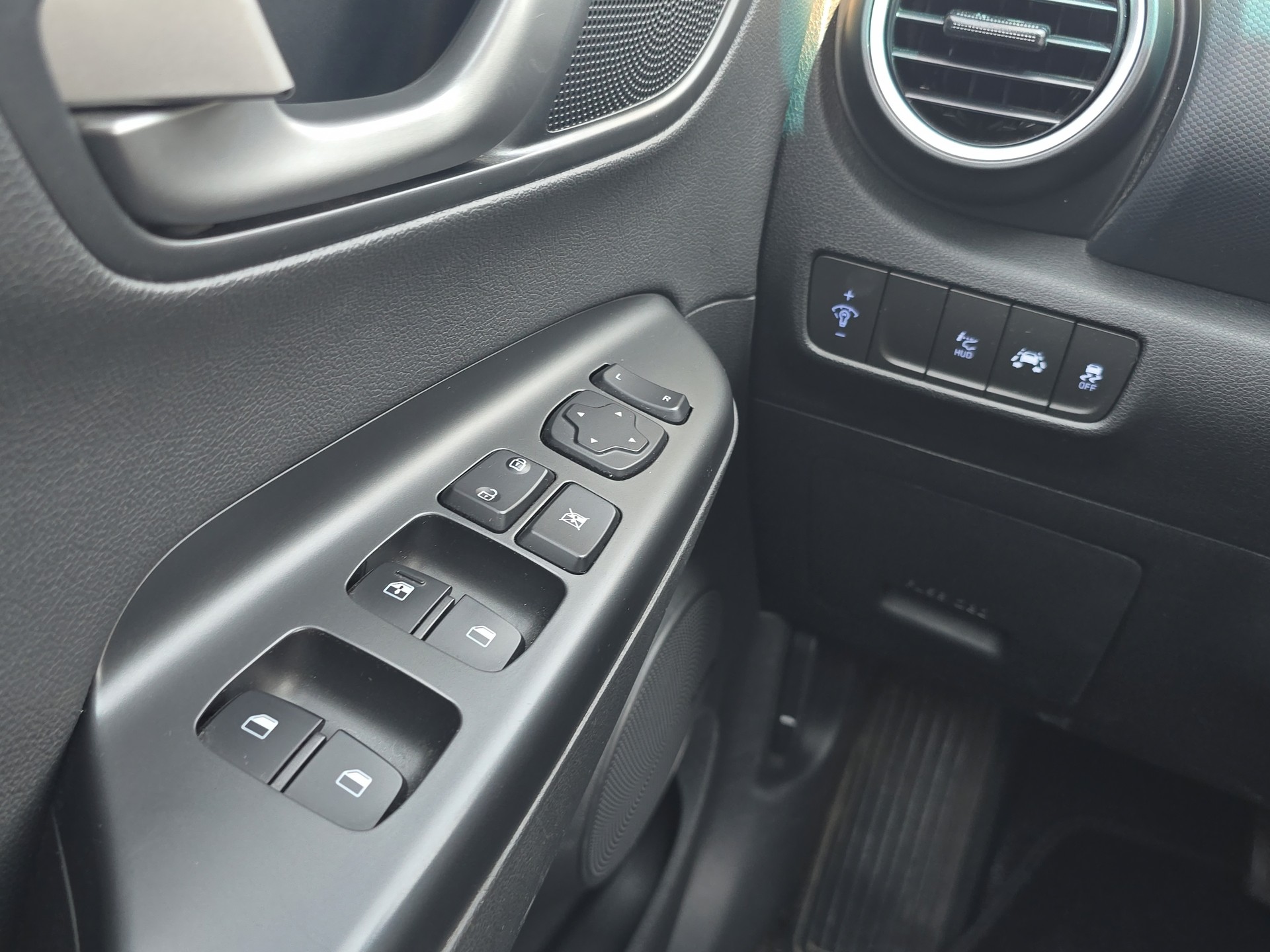 HYUNDAI Kona 1.6 T-GDi Amplia 4WD-image-13