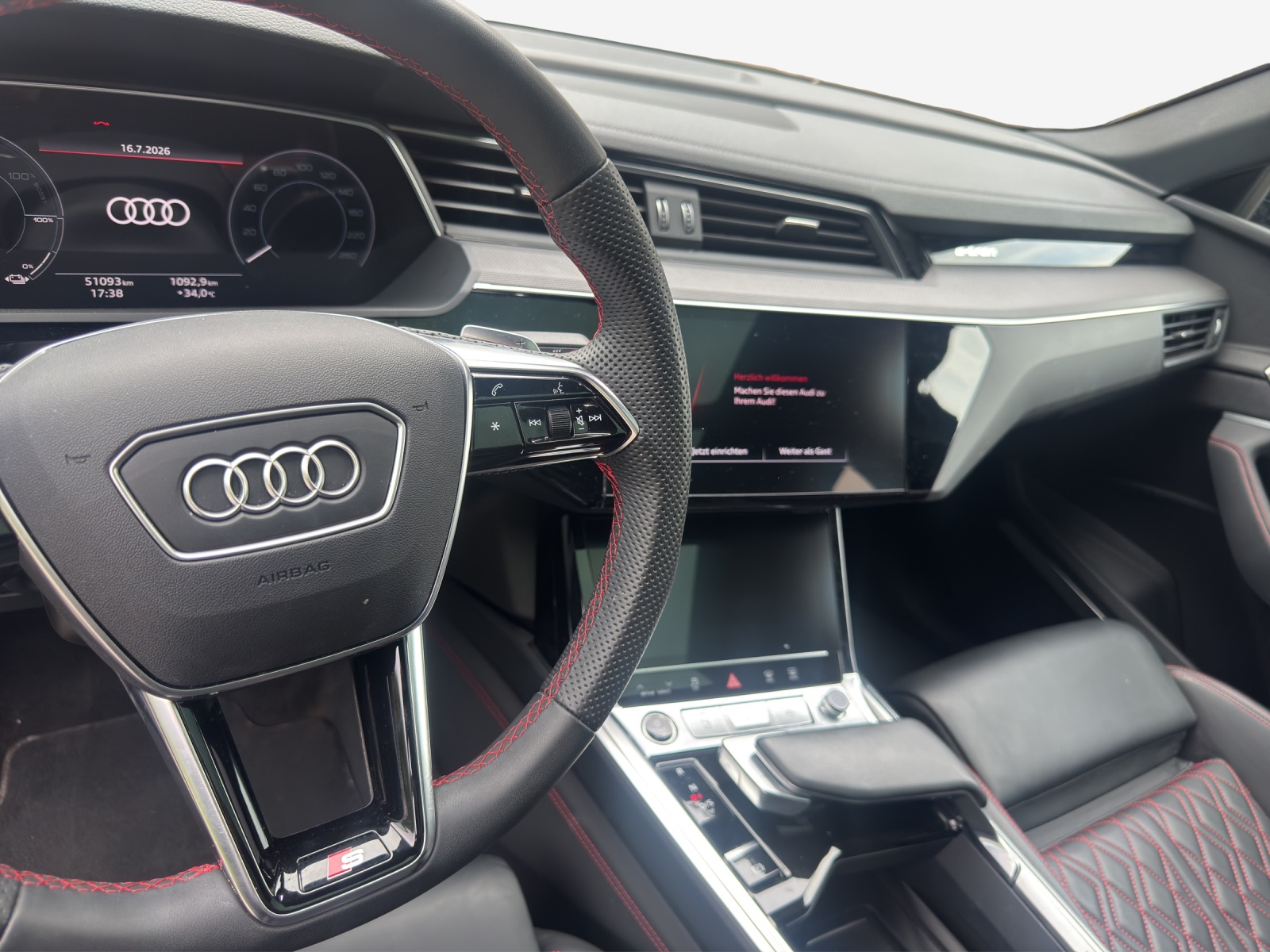 AUDI Q8 Sportback 55 e-tron Black Edition quattro-image-10
