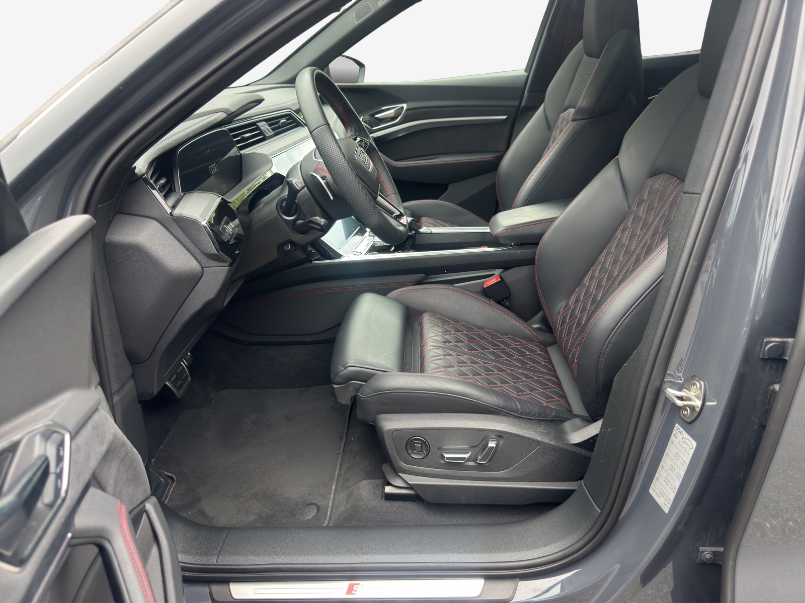 AUDI Q8 Sportback 55 e-tron Black Edition quattro-image-7