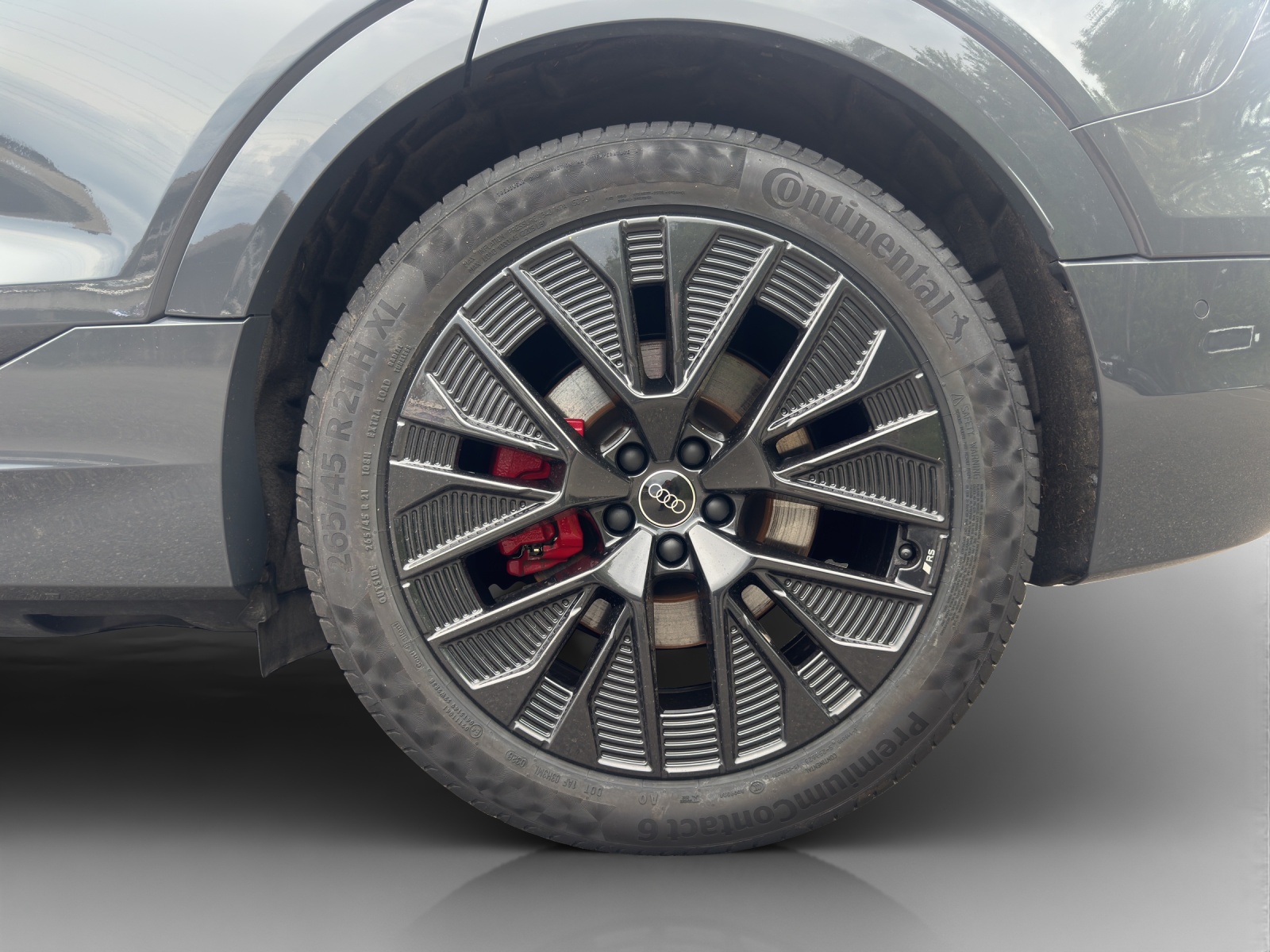 AUDI Q8 Sportback 55 e-tron Black Edition quattro-image-13