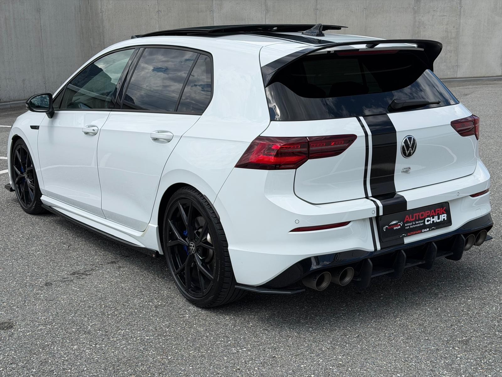 VW Golf 2.0 TSI R DSG 4Motion-image-1